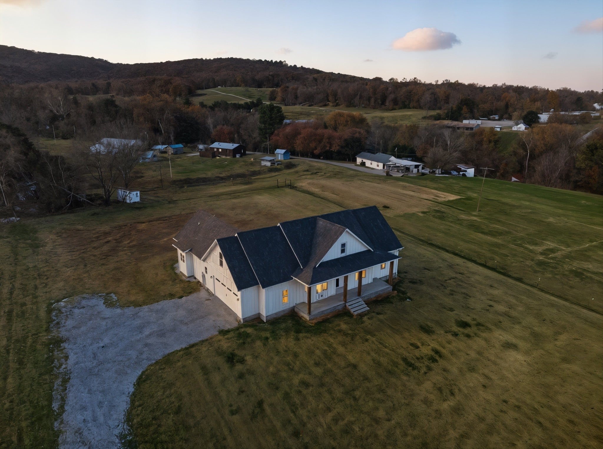 McMinnville, Tennessee, 37110, United States, 3 Bedrooms Bedrooms, ,2 BathroomsBathrooms,Residential,For Sale,2006562