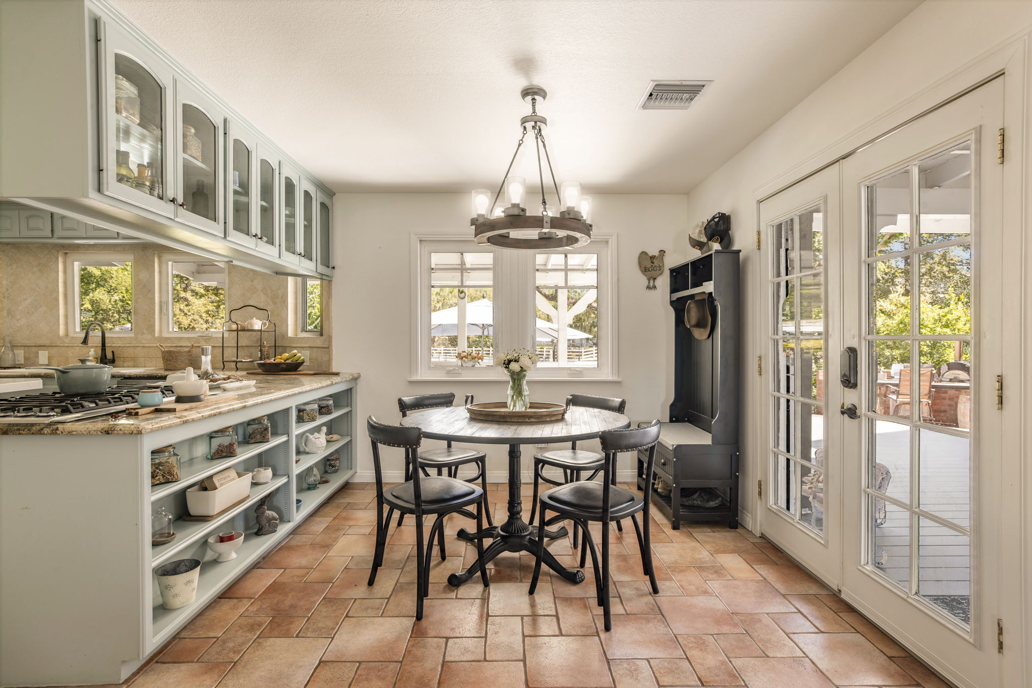  2390 Glenside Lane - 物件實景