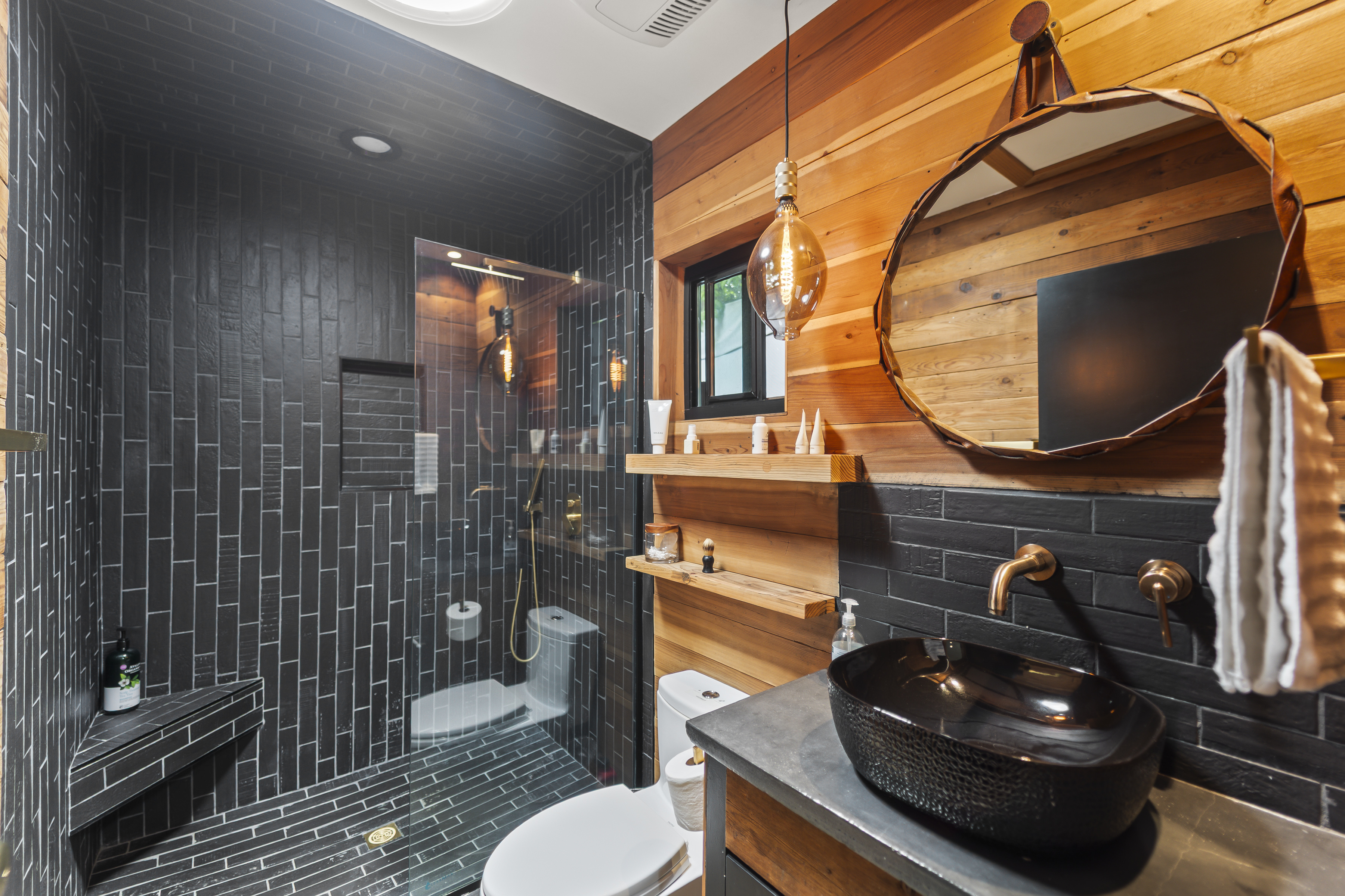  7733 Lexington Ave - 物件實景