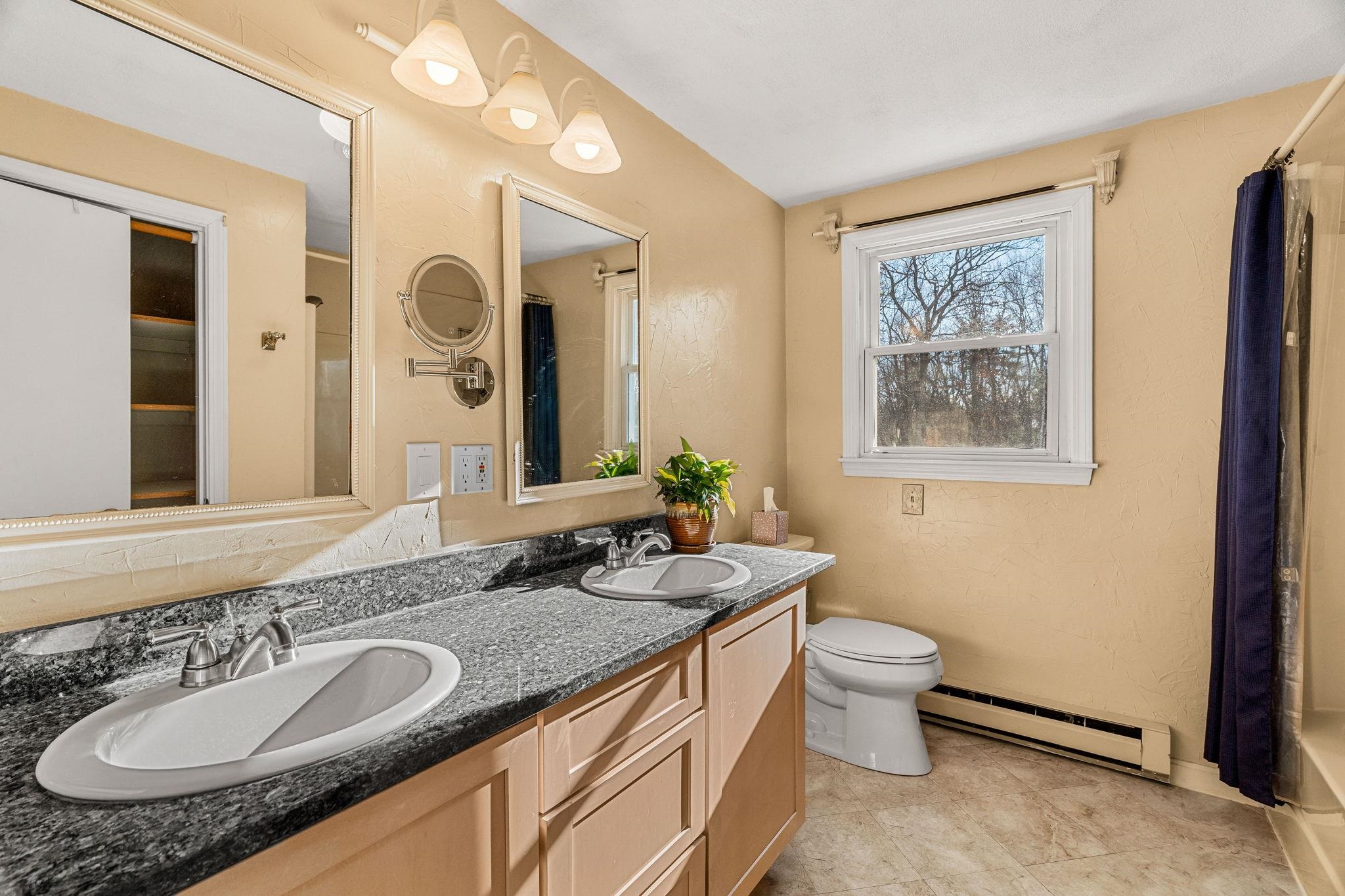 Londonderry, New Hampshire, 03053, United States, 3 Bedrooms Bedrooms, ,4 BathroomsBathrooms,Residential,For Sale,2002282