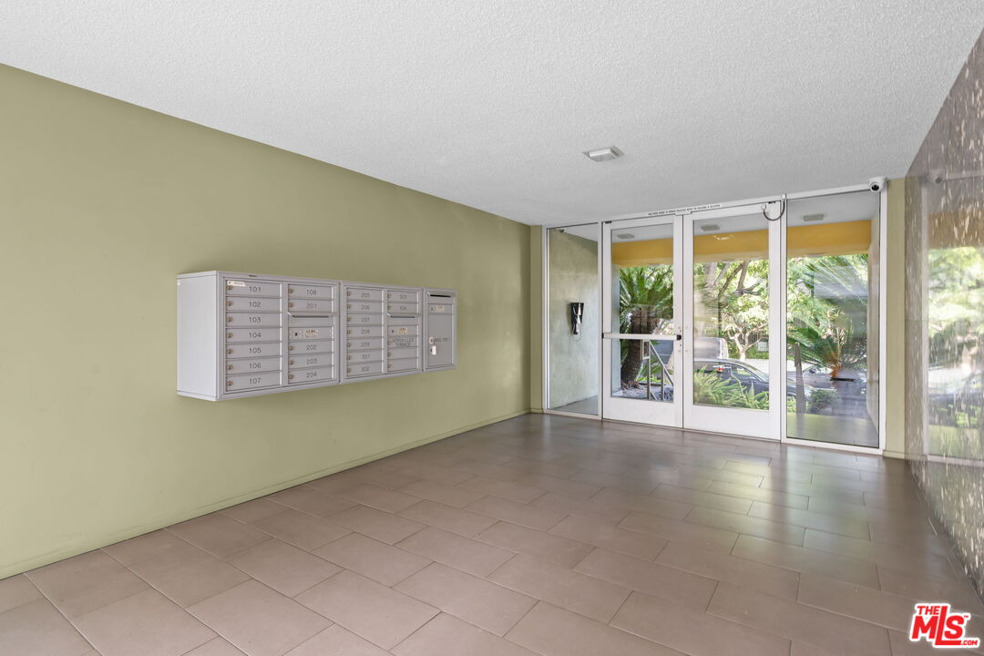 Los Angeles, California, 90046, United States, 3 Bedrooms Bedrooms, ,3 BathroomsBathrooms,Residential,For Sale,1989732