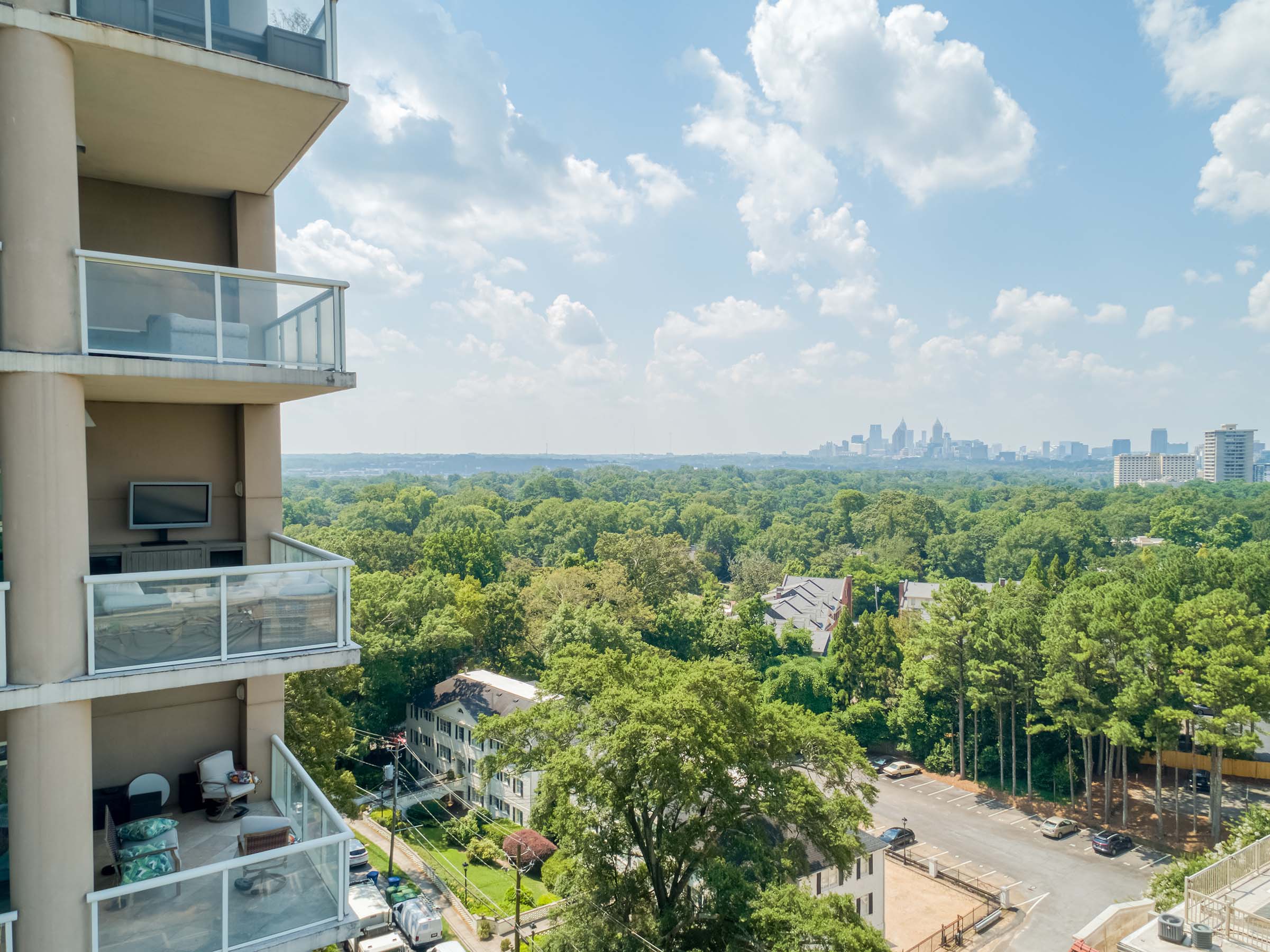  Unparalleled Views from this Renovated Corner Unit in the Heart of Buckhead - 物件實景