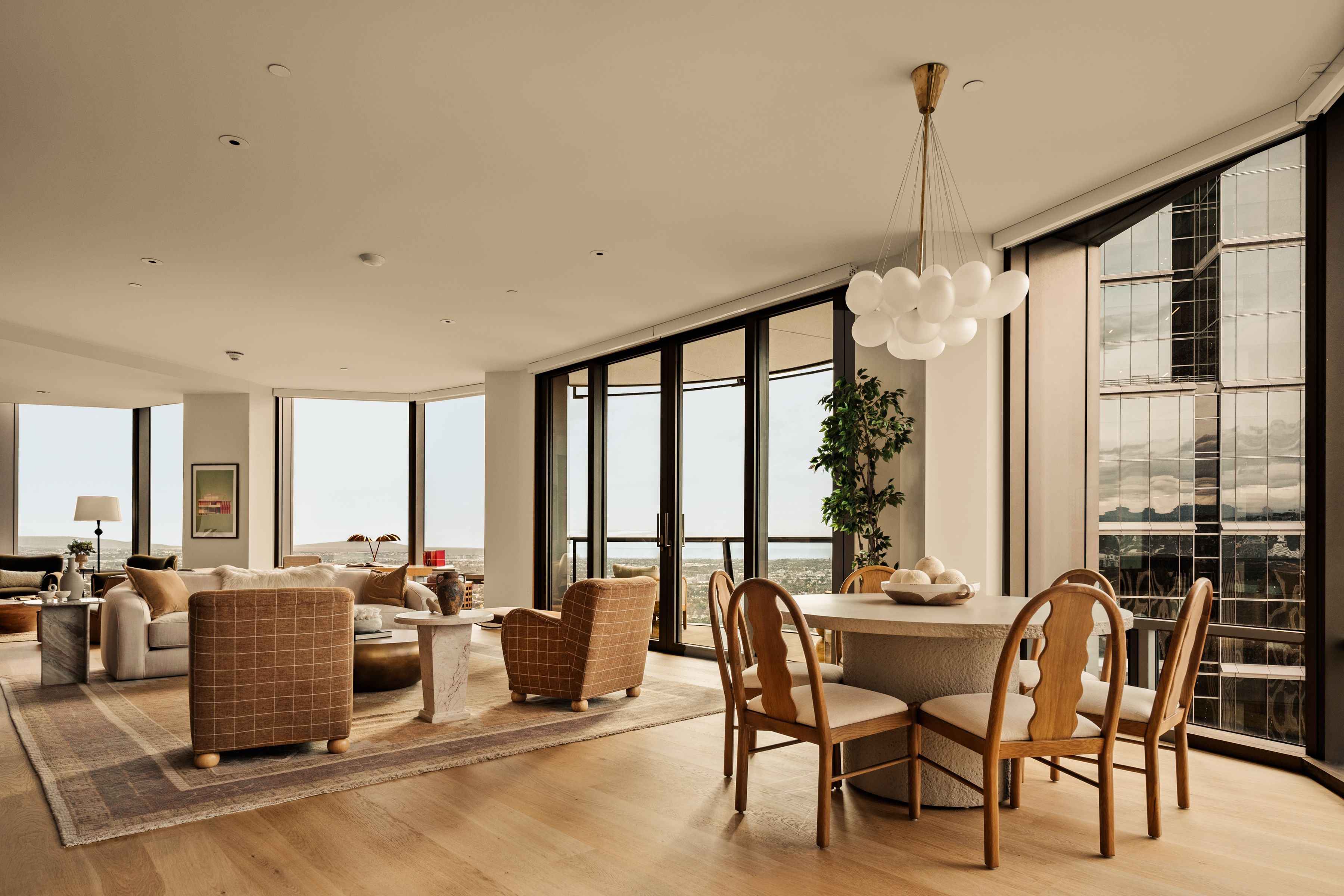  211 W Elm Ct - 物件實景