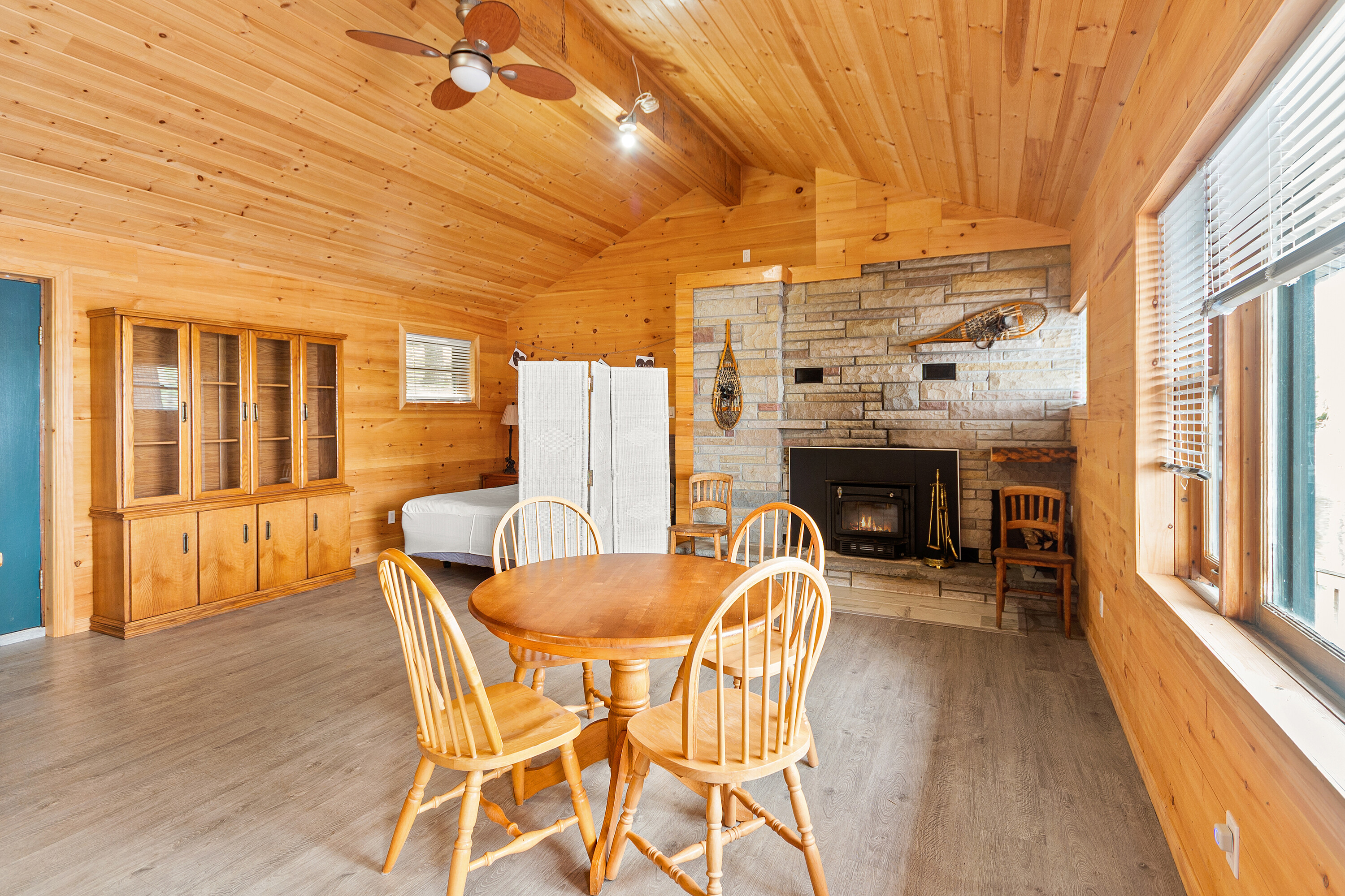  Gibson Lake Family Compound - 物件實景