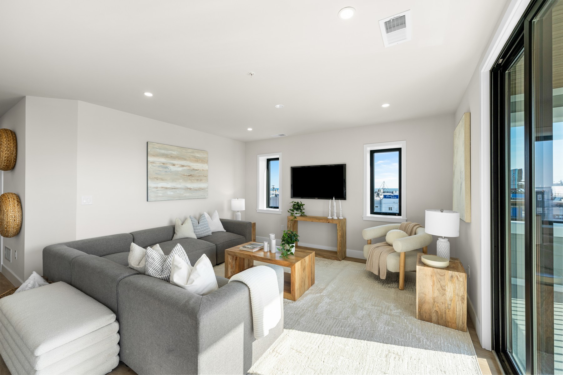  323 E Oak Avenue Unit 201 - 物件實景