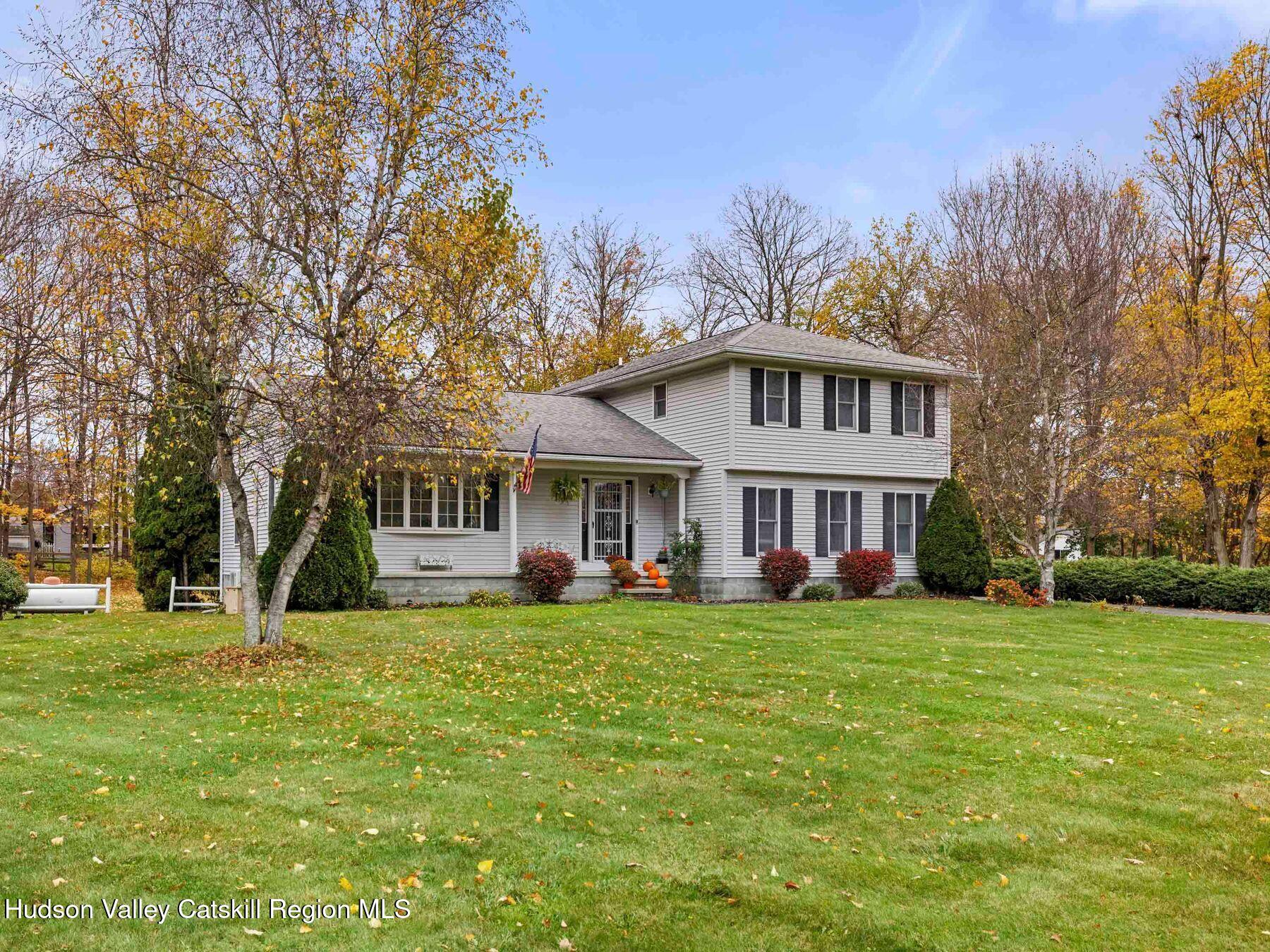 Lake Katrine, New York, 12449, United States, 4 Bedrooms Bedrooms, ,3 BathroomsBathrooms,Residential,For Sale,1987709