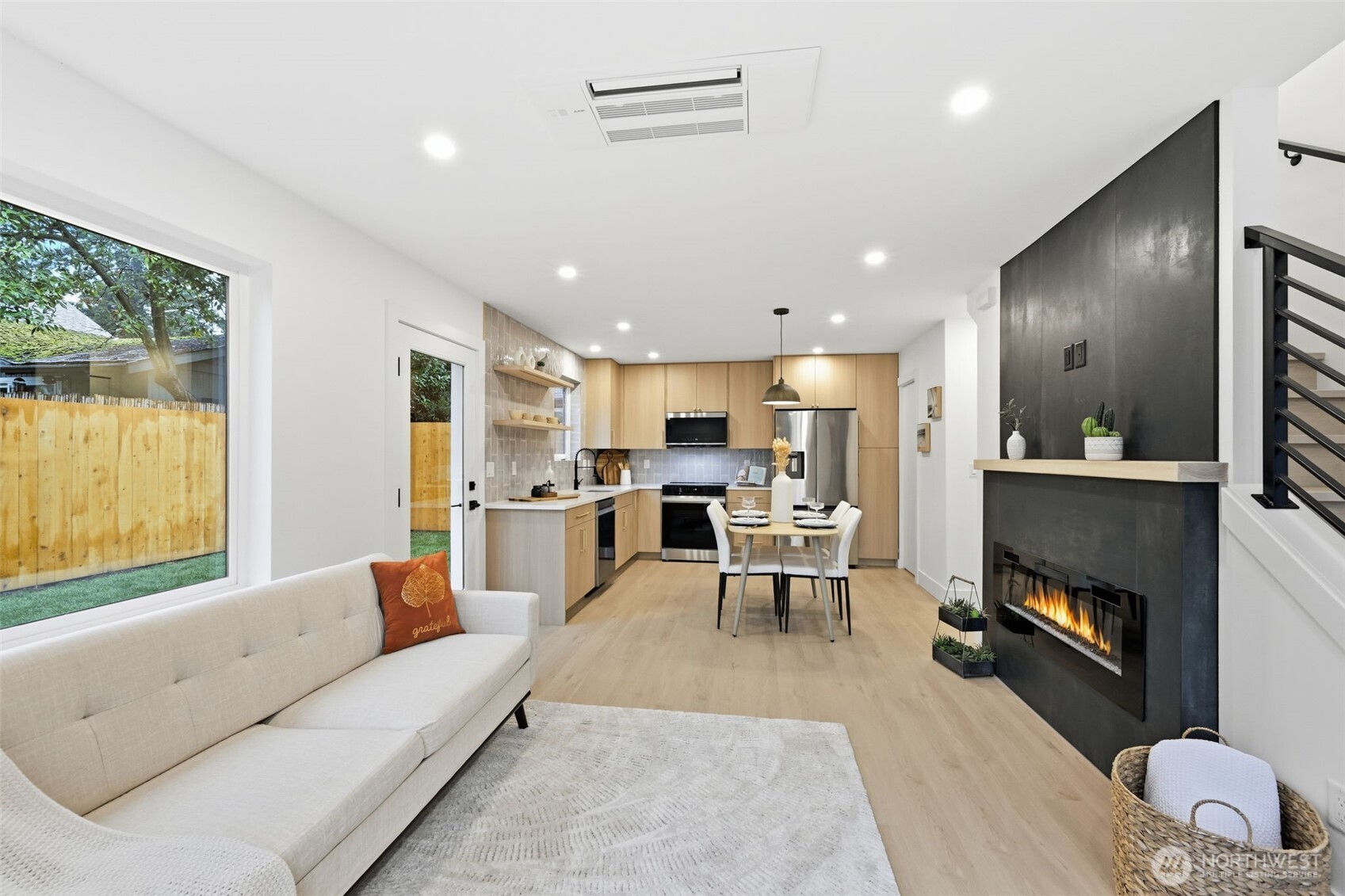 Seattle, Washington, 98133, United States, 3 Bedrooms Bedrooms, ,2 BathroomsBathrooms,Residential,For Sale,1992896