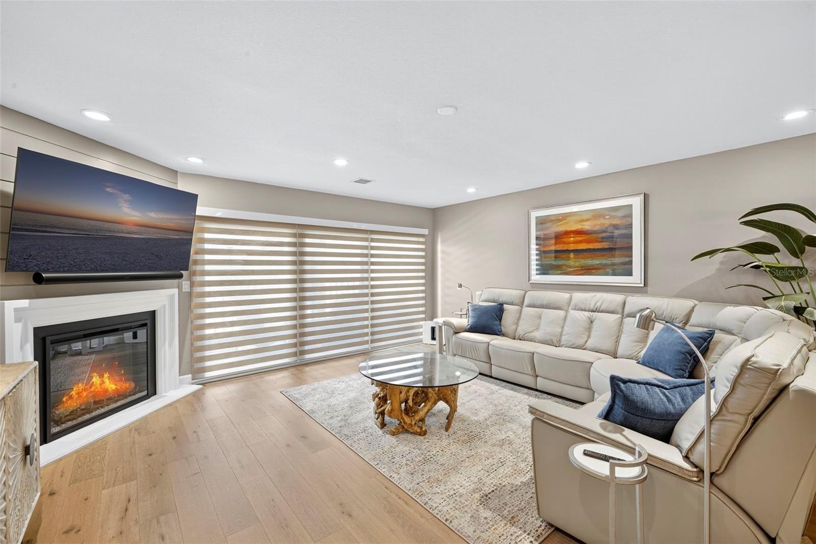 CLEARWATER BEACH, Florida, 33767, United States, 3 Bedrooms Bedrooms, ,3 BathroomsBathrooms,Residential,For Sale,1976812