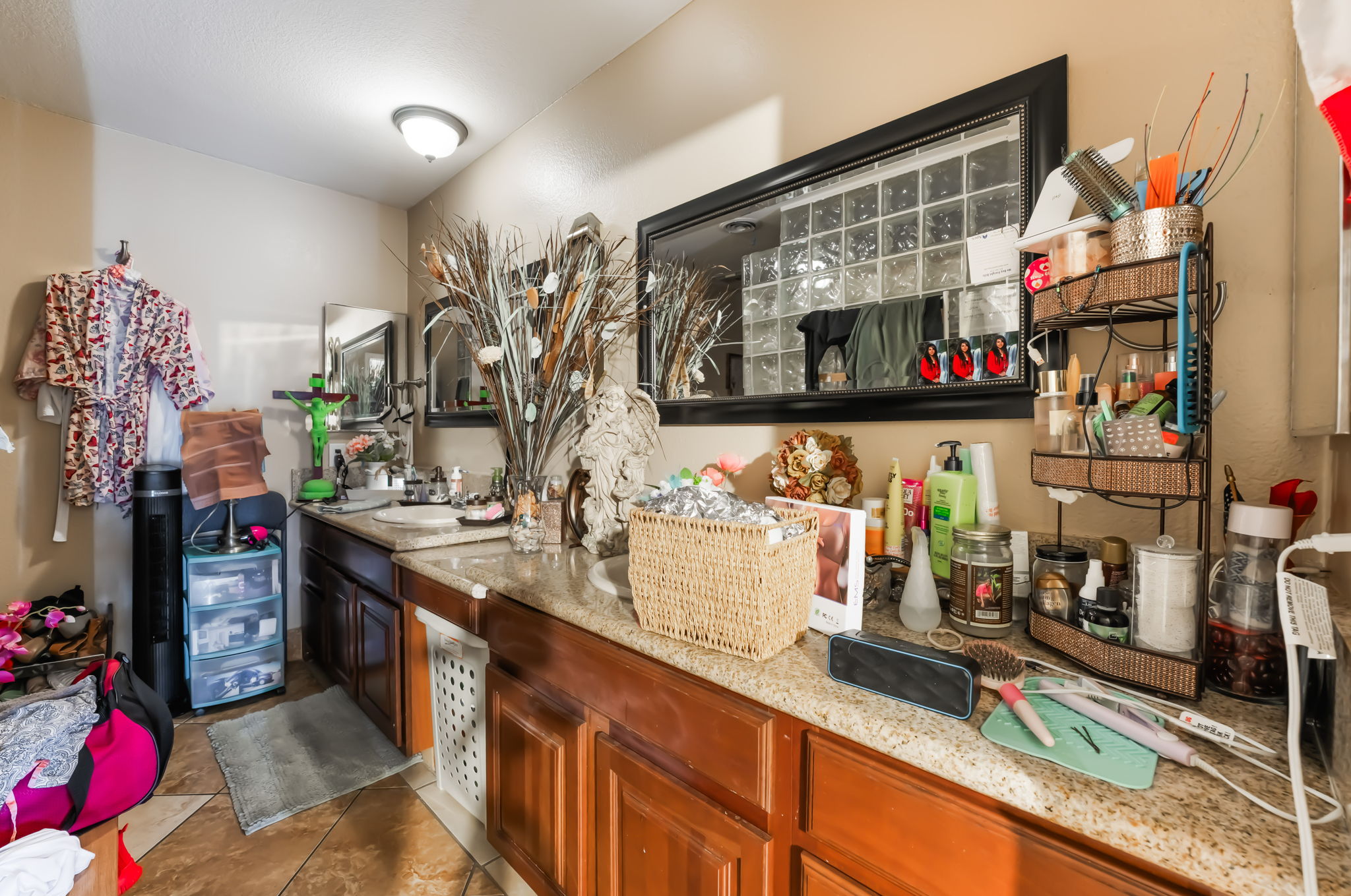 Las Vegas, Nevada, 89104, United States, 4 Bedrooms Bedrooms, ,2 BathroomsBathrooms,Residential,For Sale,1924151