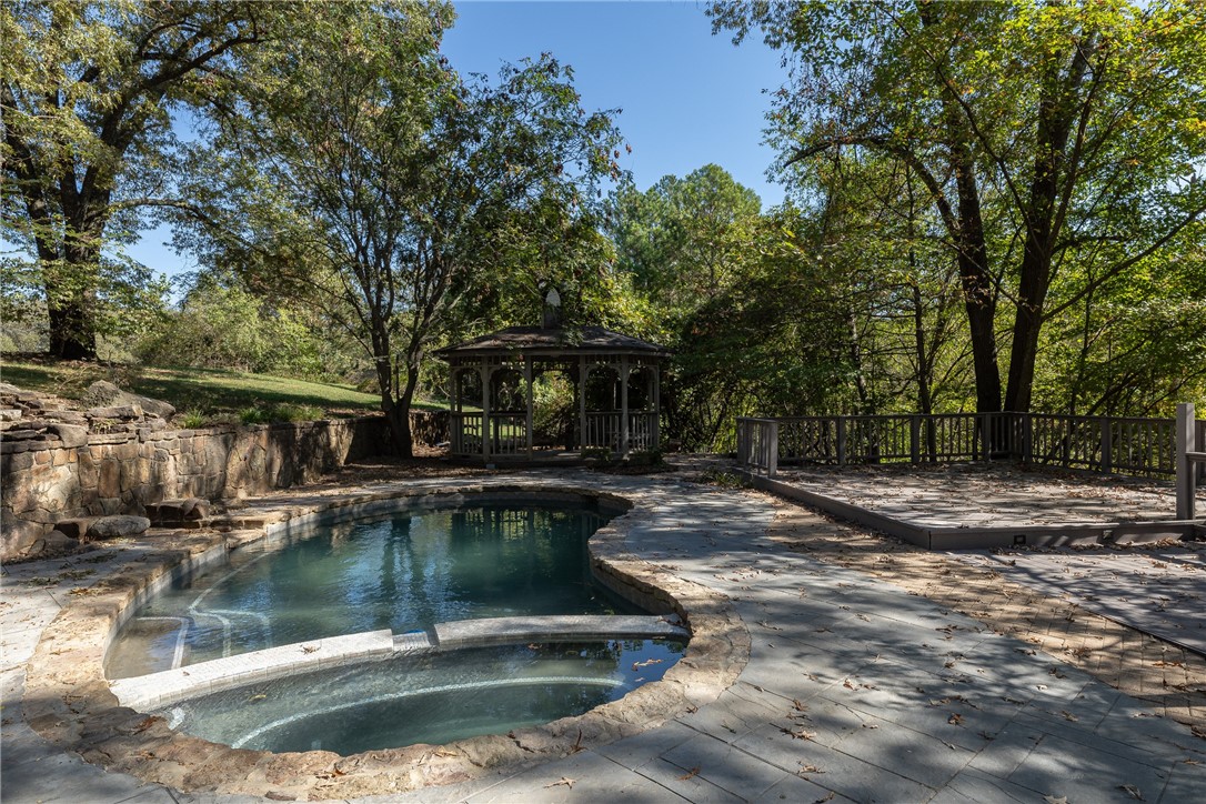 Fayetteville, Arkansas, 72703, United States, 3 Bedrooms Bedrooms, ,3 BathroomsBathrooms,Residential,For Sale,1989133