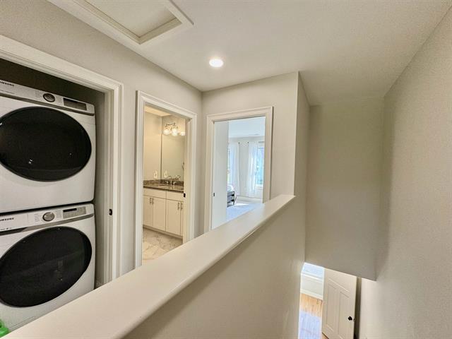 Dover, New Hampshire, 03820, United States, 2 Bedrooms Bedrooms, ,3 BathroomsBathrooms,Residential,For Sale,2002937