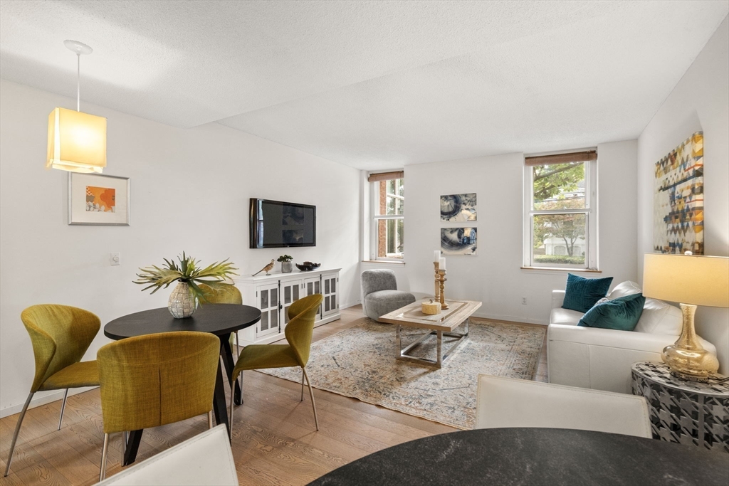 Newton, Massachusetts, 02464, United States, 2 Bedrooms Bedrooms, ,1 BathroomBathrooms,Residential,For Sale,1956329