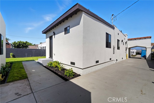 Los Angeles, California, 90043, United States, 6 Bedrooms Bedrooms, ,Residential,For Sale,1980930