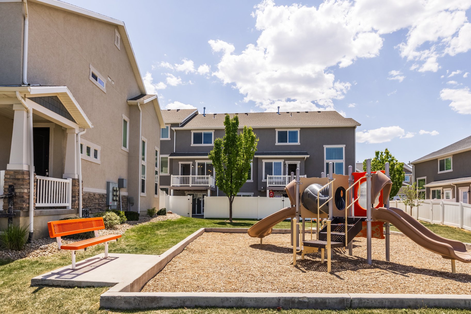  4 bed 3.5 Bath Herriman Townhome With Open Floor Plan & Playground Access - 物件實景