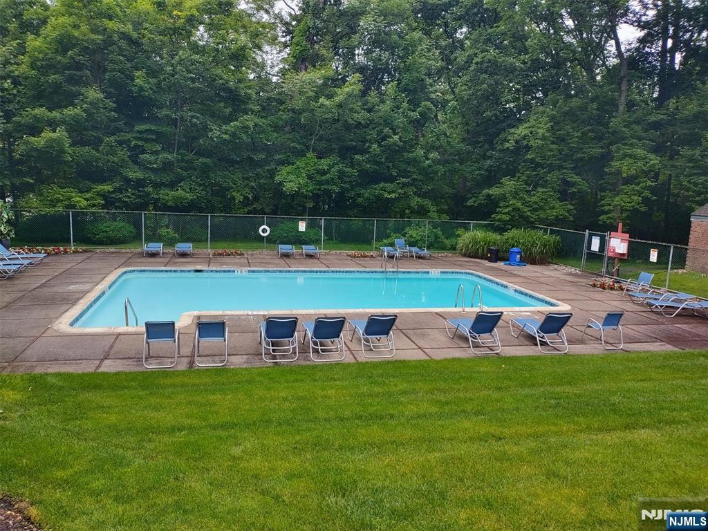 Mahwah, New Jersey, 07430, United States, 2 Bedrooms Bedrooms, ,2 BathroomsBathrooms,Residential,For Sale,1906473