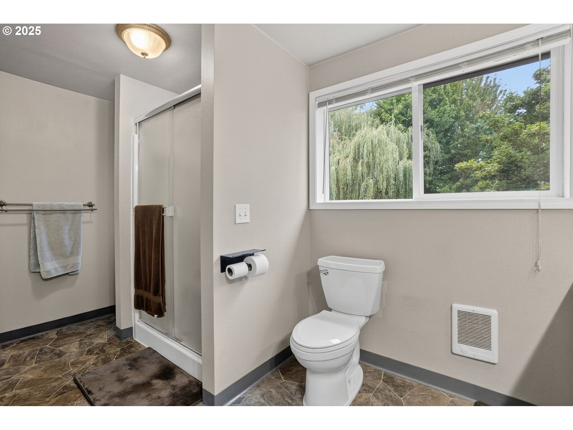 BattleGround, Washington, 98604, United States, 4 Bedrooms Bedrooms, ,4 BathroomsBathrooms,Residential,For Sale,1943198
