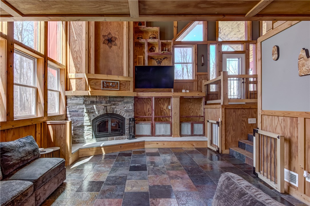 Knapp, Wisconsin, 54749, United States, 5 Bedrooms Bedrooms, ,4 BathroomsBathrooms,Residential,For Sale,1944906