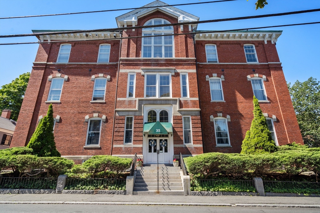 Salem, Massachusetts, 01970, United States, 3 Bedrooms Bedrooms, ,3 BathroomsBathrooms,Residential,For Sale,1927367