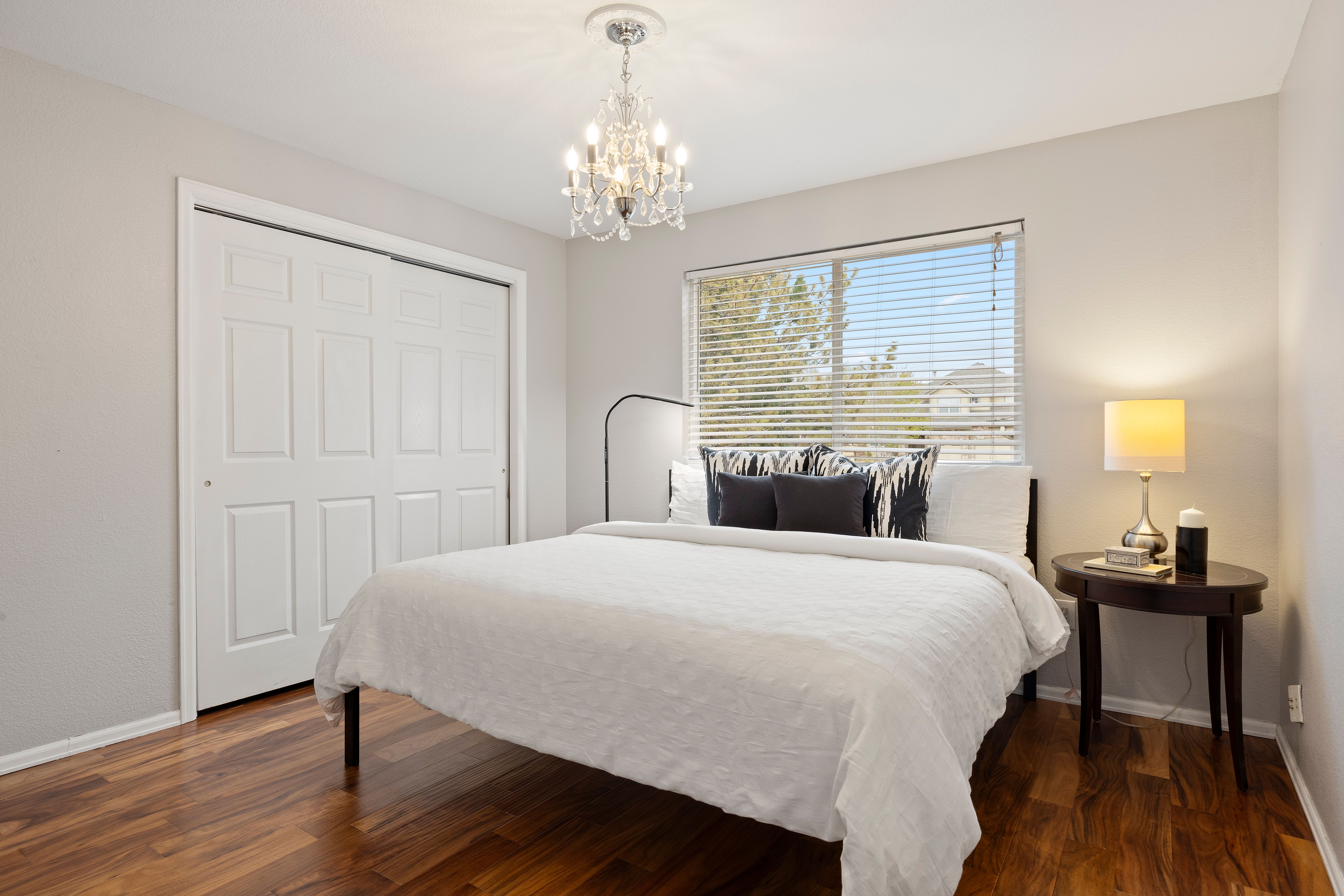  Situated on a desirable corner lot in the sought-after Red Hawk community - 物件實景