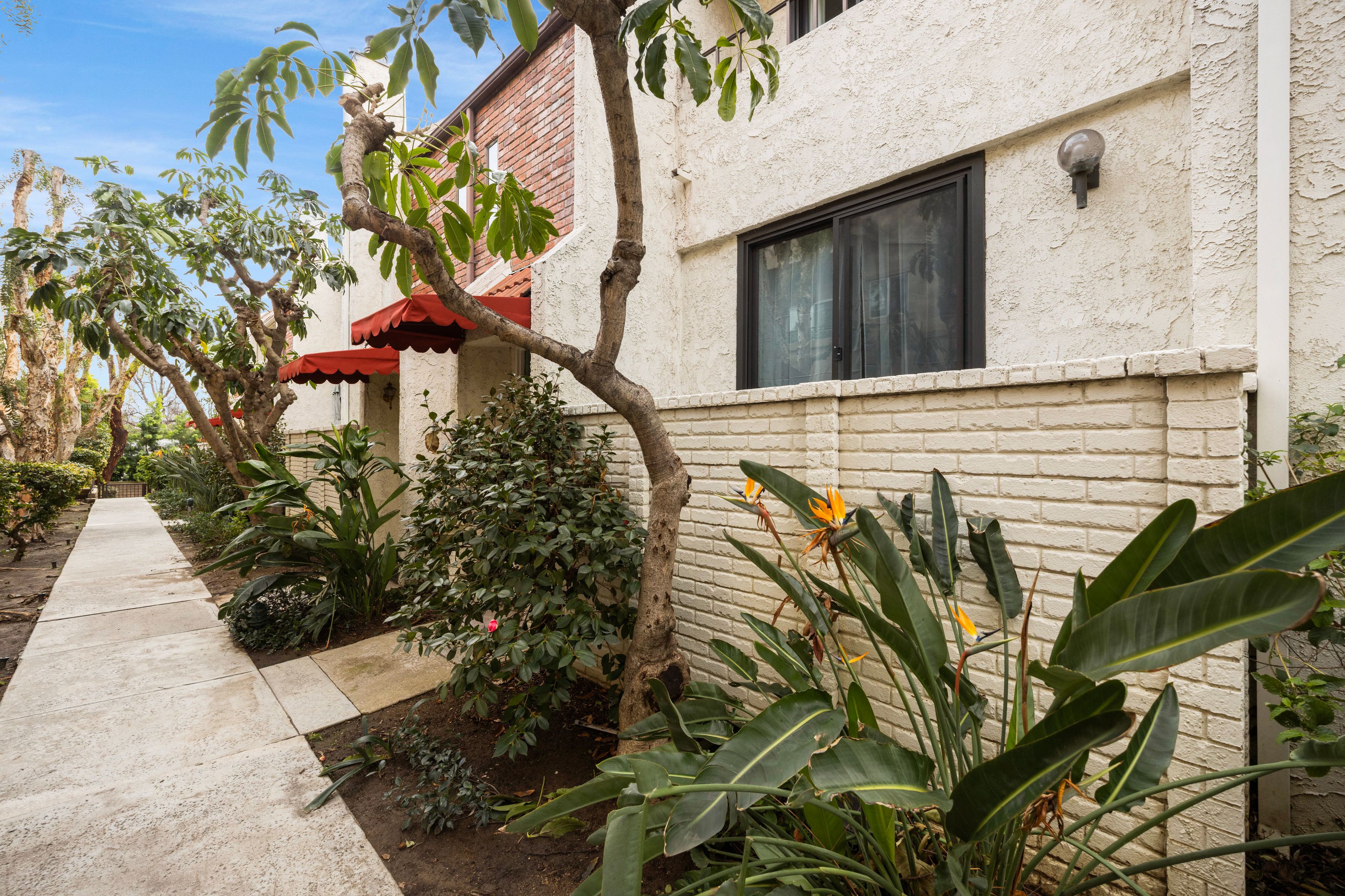  6540 Hayvenhurst Avenue #3 - 物件實景