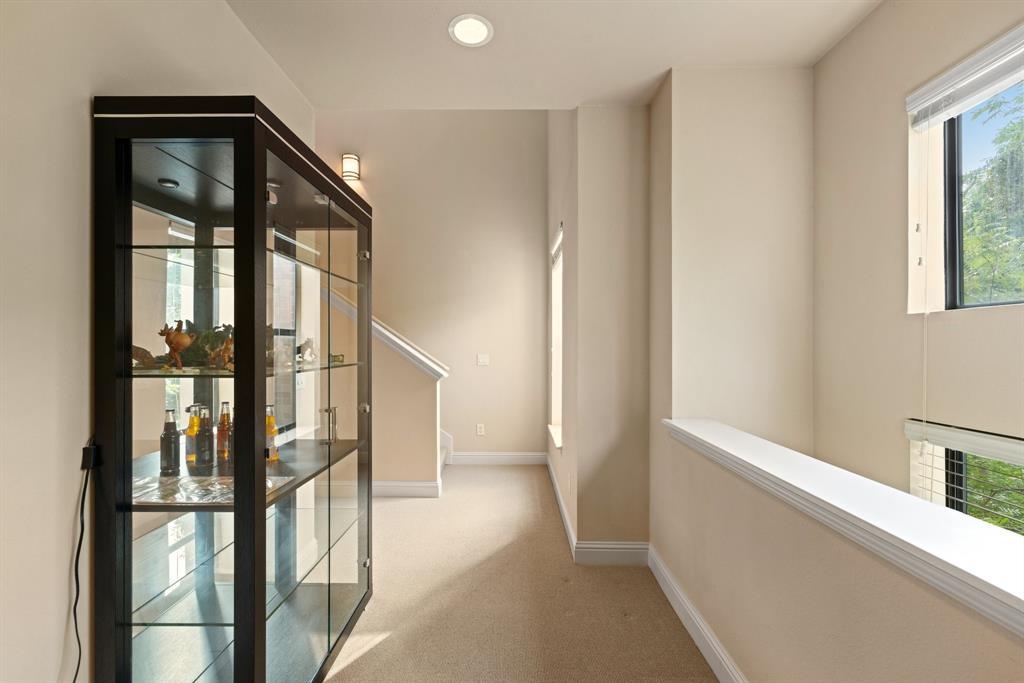 Fort Worth, Texas, 76102, United States, 2 Bedrooms Bedrooms, ,3 BathroomsBathrooms,Residential,For Sale,1880587