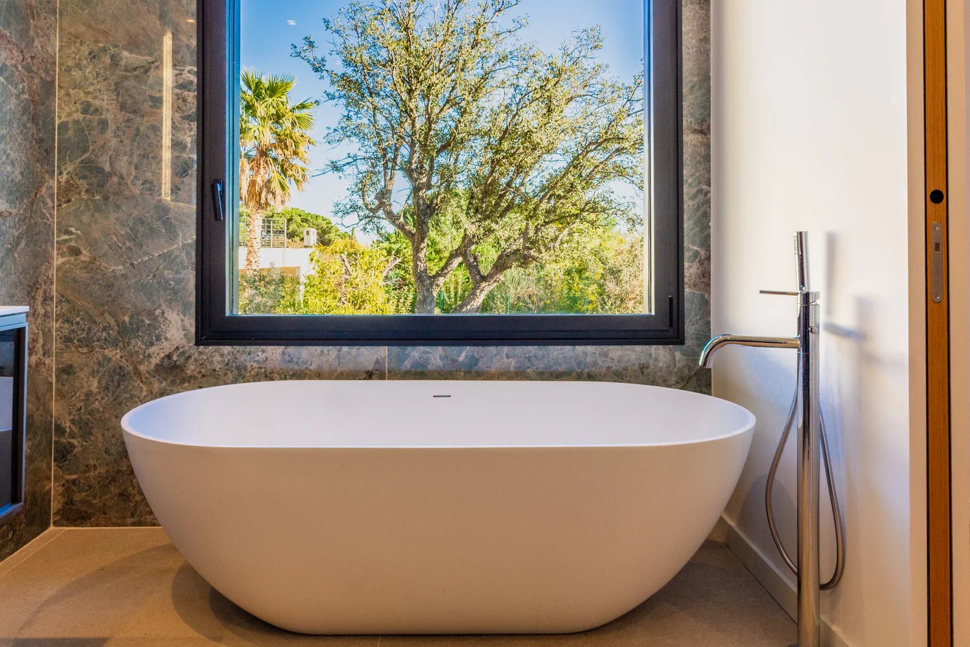 Sainte-Maxime, Provence-Alpes-Côte d’Azur, 83120, FR, 4 Bedrooms Bedrooms, ,4 BathroomsBathrooms,Residential,For Sale,1472761