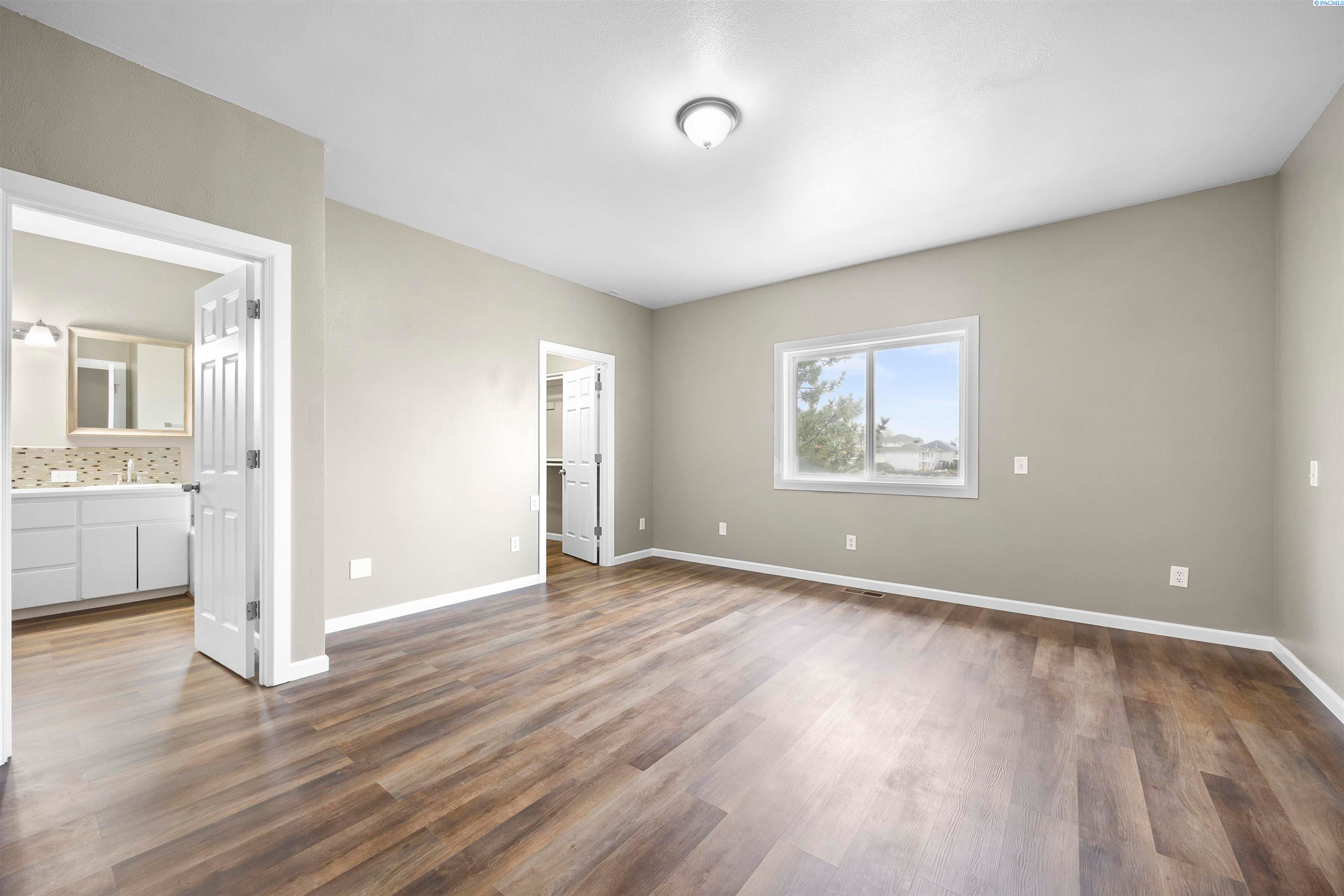 West Richland, Washington, 99353, United States, 5 Bedrooms Bedrooms, ,3 BathroomsBathrooms,Residential,For Sale,2020893