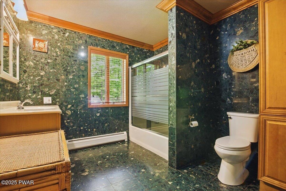 Milford, Pennsylvania, 18337, United States, 3 Bedrooms Bedrooms, ,2 BathroomsBathrooms,Residential,For Sale,1936970