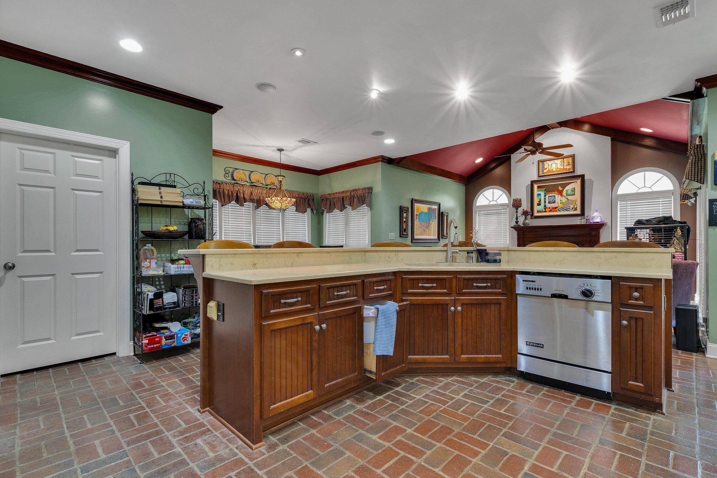 Fulton, Mississippi, 38843, United States, 4 Bedrooms Bedrooms, ,4 BathroomsBathrooms,Residential,For Sale,1976372