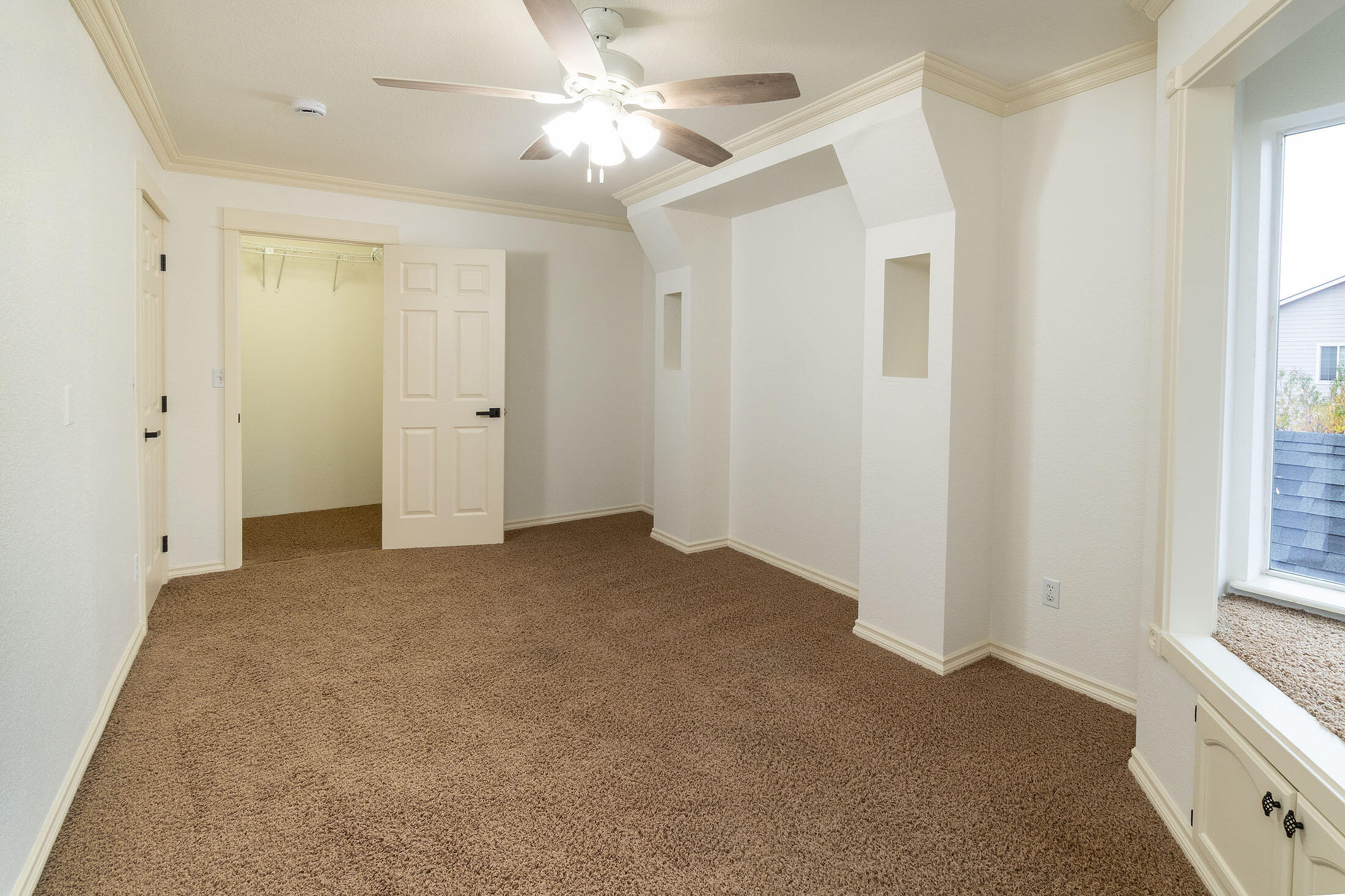 Redmond, Oregon, 97756, United States, 3 Bedrooms Bedrooms, ,3 BathroomsBathrooms,Residential,For Sale,1989039