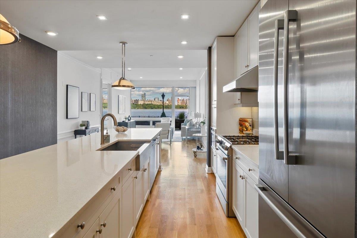 Edgewater, New Jersey, 07020, United States, 2 Bedrooms Bedrooms, ,2 BathroomsBathrooms,Residential,For Sale,1995934