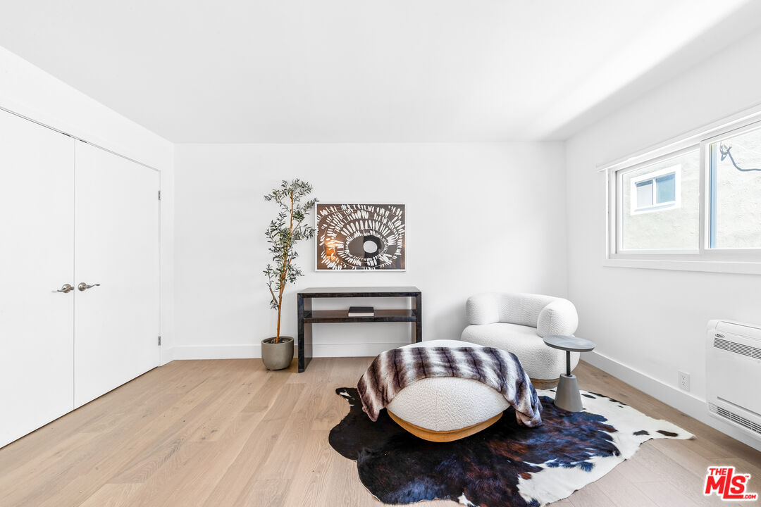 Los Angeles, California, 90049, United States, 3 Bedrooms Bedrooms, ,3 BathroomsBathrooms,Residential,For Sale,1890284