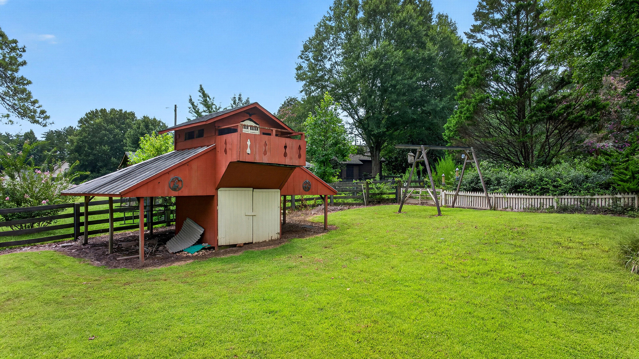  Nestled on Nearly Two Private Acres Overlooking a Picturesque Pond - 物件實景