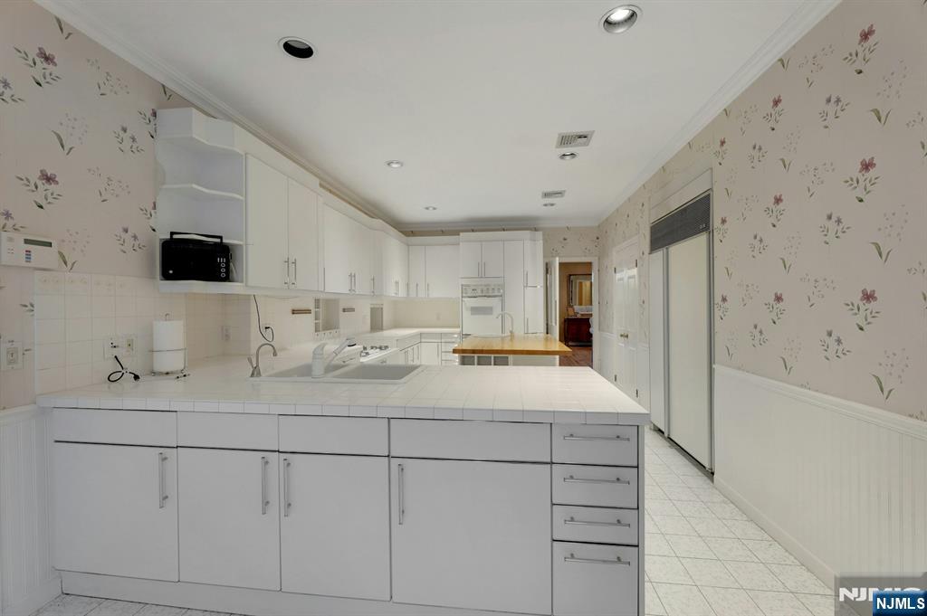 Park Ridge, New Jersey, 07656, United States, 3 Bedrooms Bedrooms, ,5 BathroomsBathrooms,Residential,For Sale,2001843