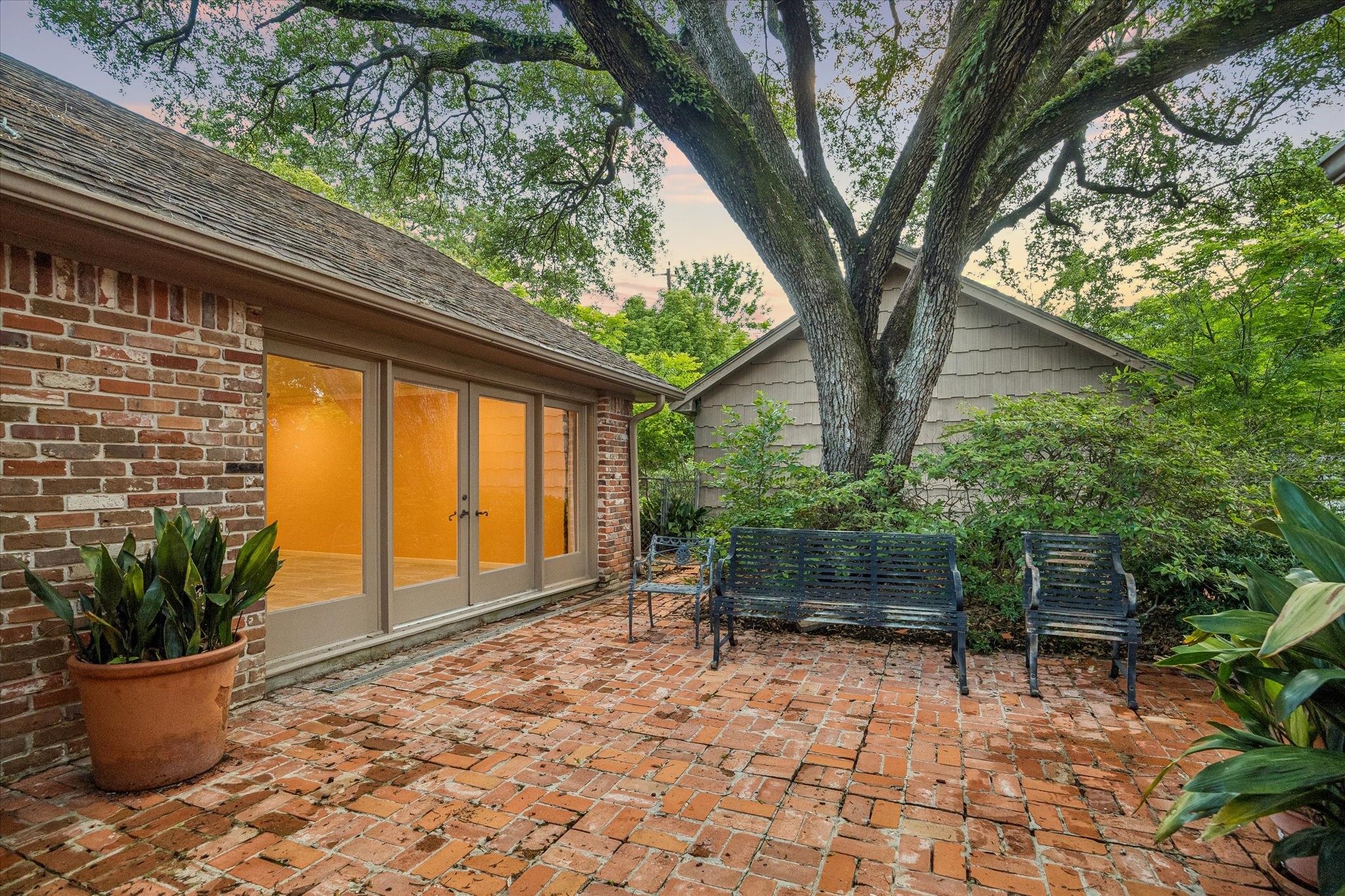  2126 Chimney Rock Road - 物件實景