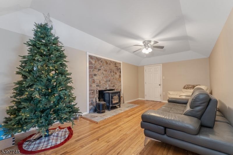 Rockaway Twp., New Jersey, 07866, United States, 4 Bedrooms Bedrooms, ,4 BathroomsBathrooms,Residential,For Sale,1994674