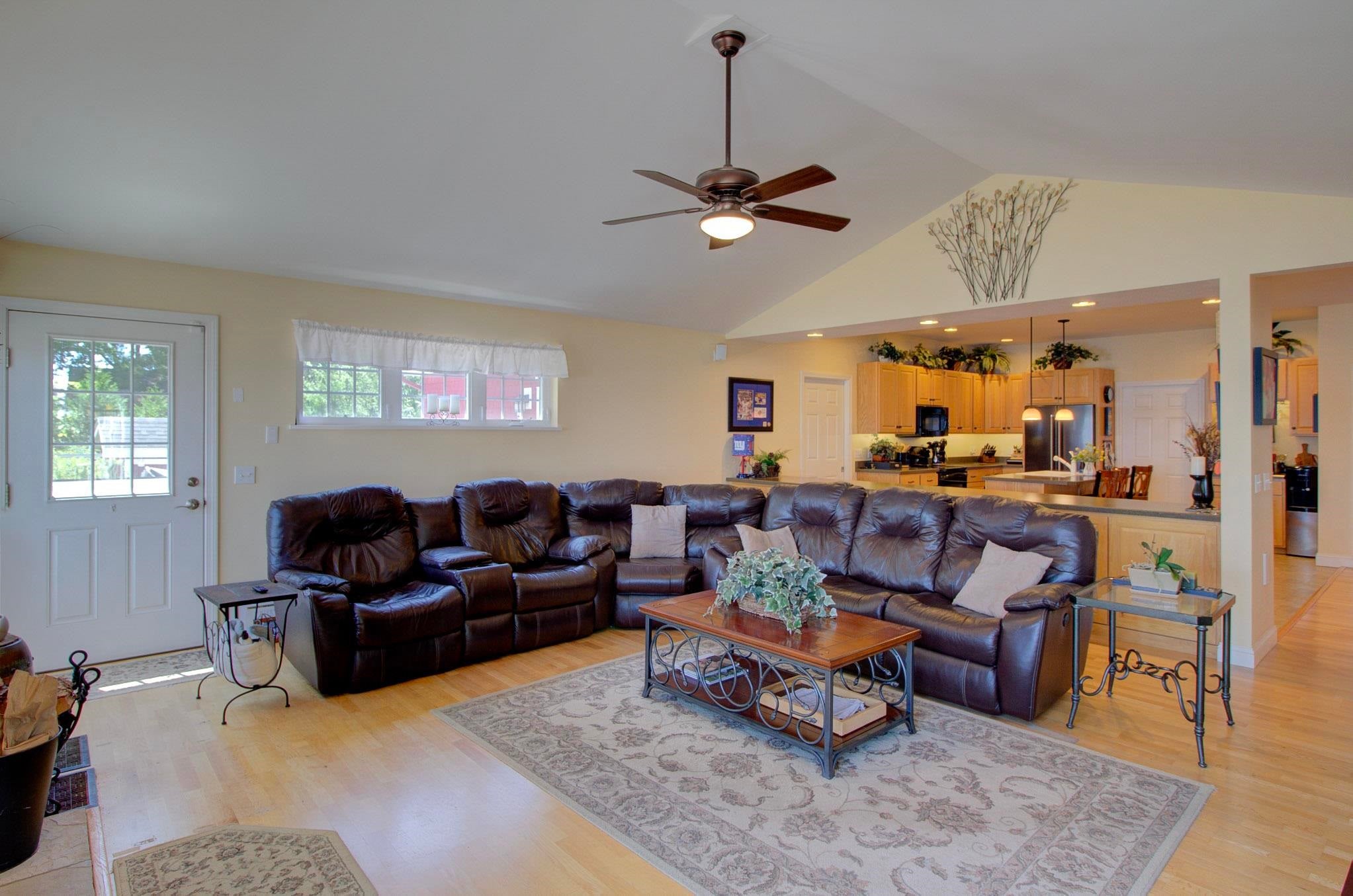 Alburgh, Vermont, 05440, United States, 5 Bedrooms Bedrooms, ,1 BathroomBathrooms,Residential,For Sale,1885348