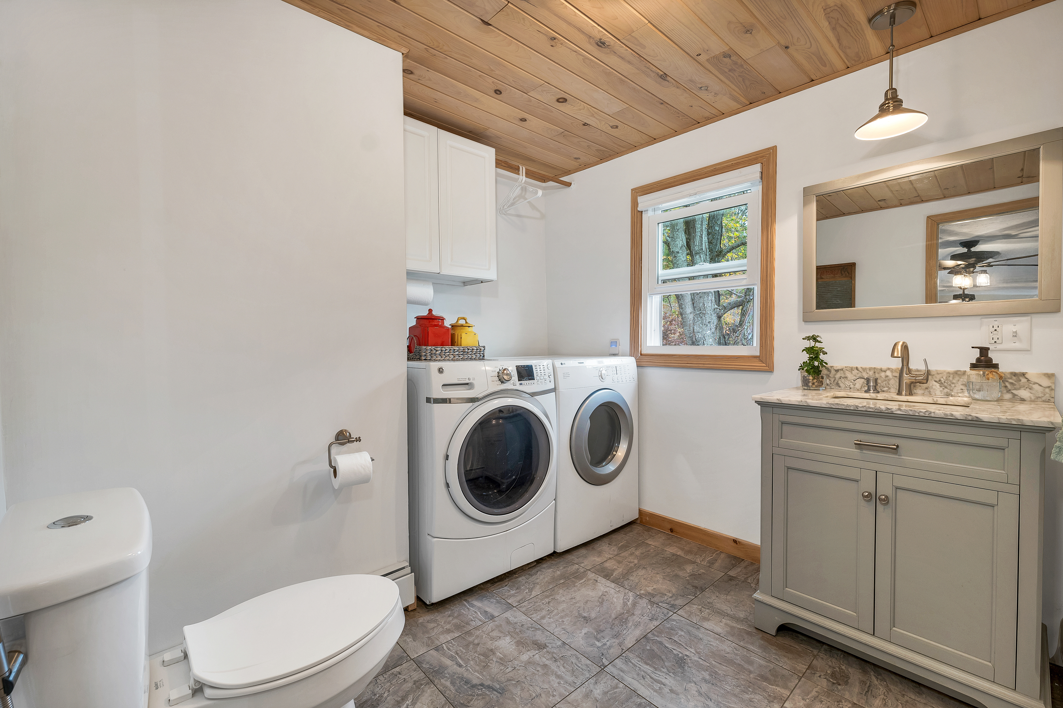 New Hampton, New Hampshire, 03256, United States, 3 Bedrooms Bedrooms, ,2 BathroomsBathrooms,Residential,For Sale,1976392