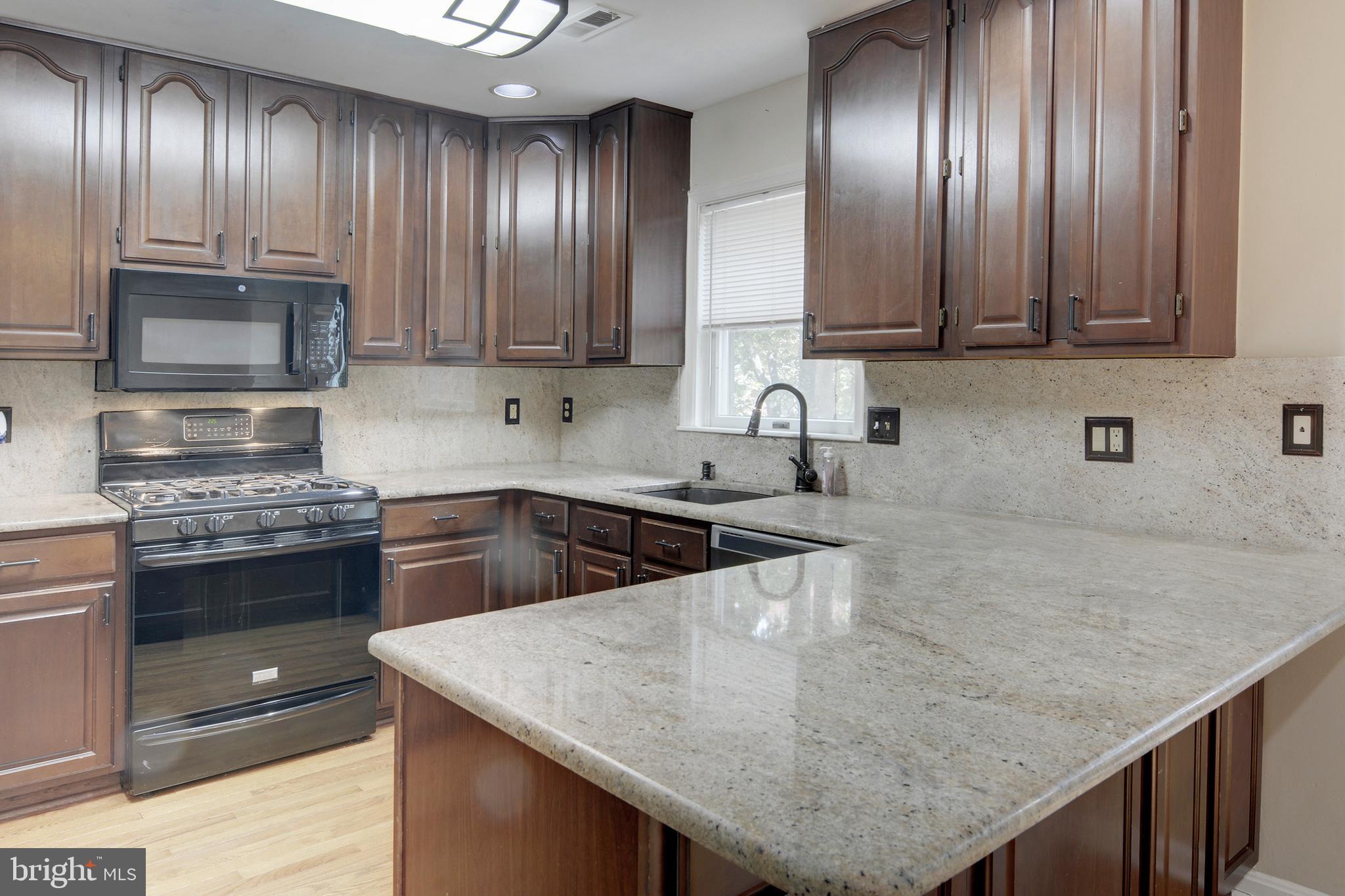 Centreville, Virginia, 20120, United States, 4 Bedrooms Bedrooms, ,3 BathroomsBathrooms,Residential,For Sale,1920404