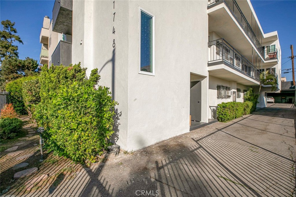 Los Angeles, California, 90027, United States, 2 Bedrooms Bedrooms, ,2 BathroomsBathrooms,Residential,For Sale,1939885