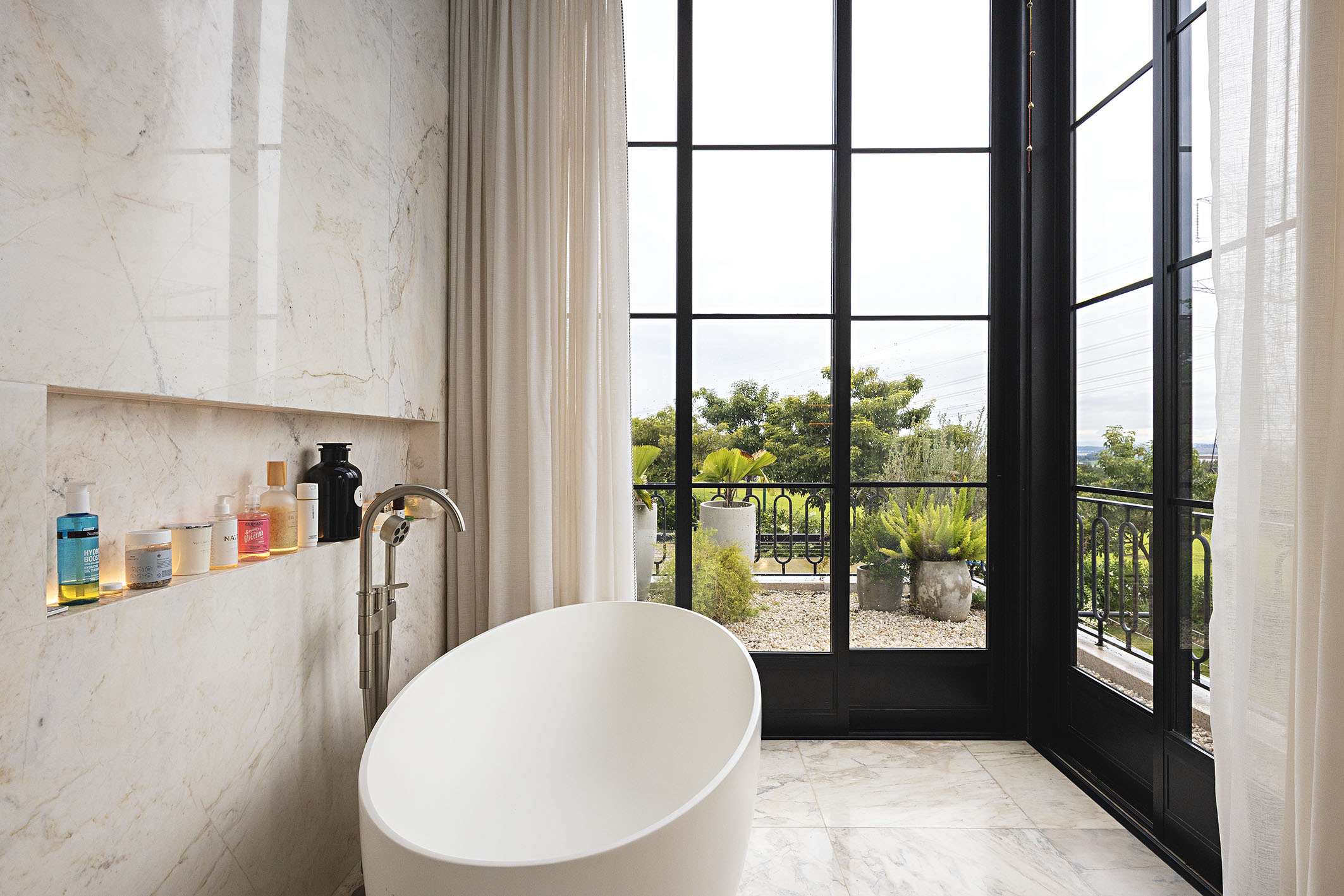  French-Inspired Residence on an Expansive Estate at Fazenda Boa Vista - 物件實景