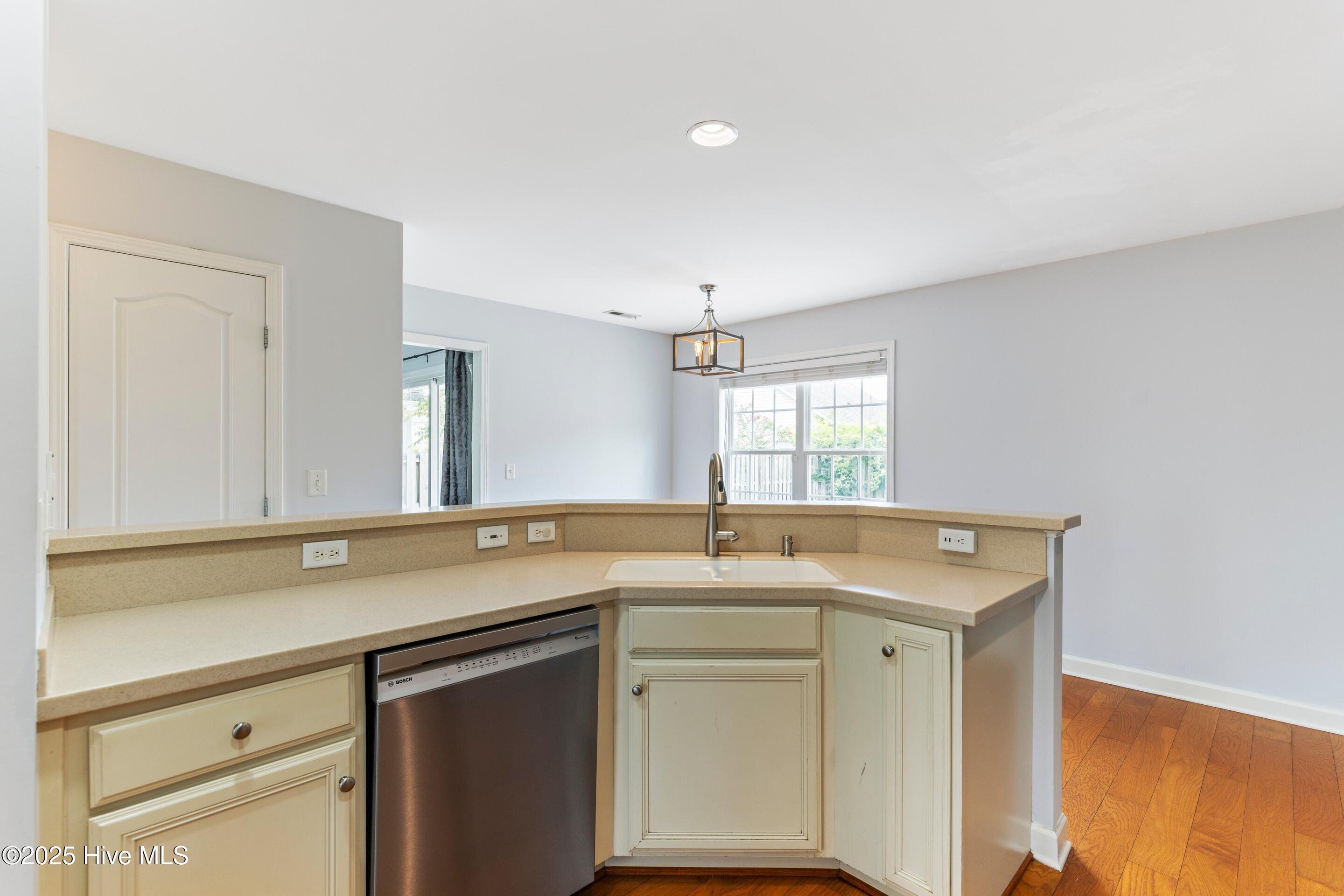 Wilmington, North Carolina, 28412, United States, 4 Bedrooms Bedrooms, ,3 BathroomsBathrooms,Residential,For Sale,1932044