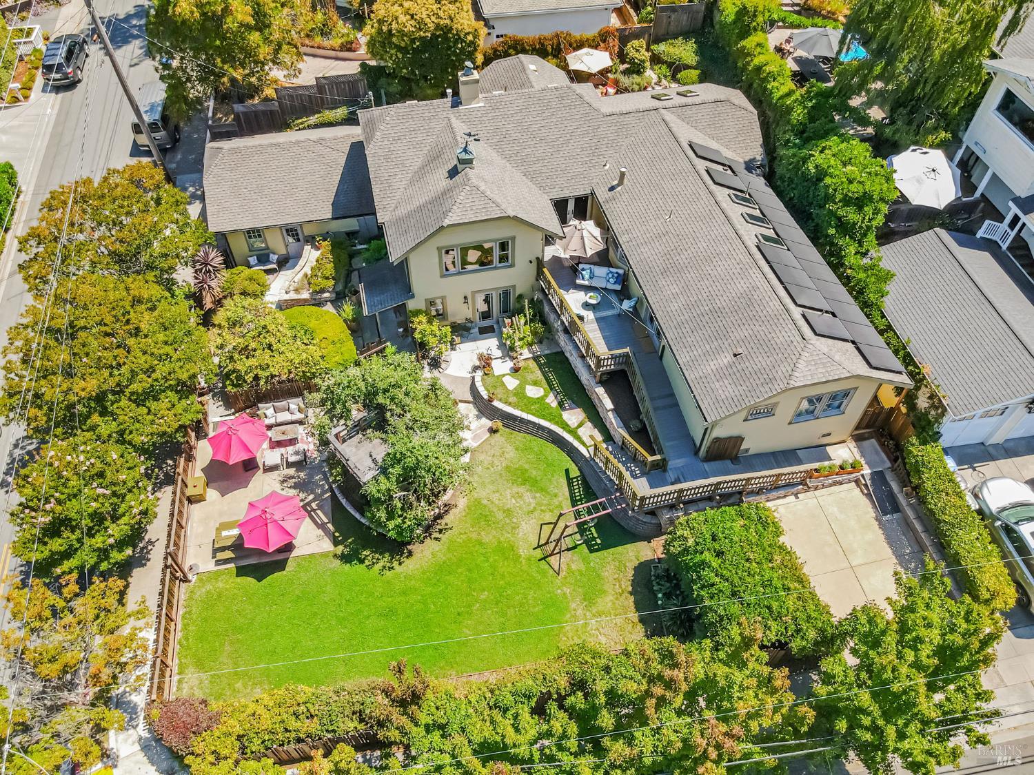 Corte Madera, California, 94925, United States, 4 Bedrooms Bedrooms, ,5 BathroomsBathrooms,Residential,For Sale,1917225