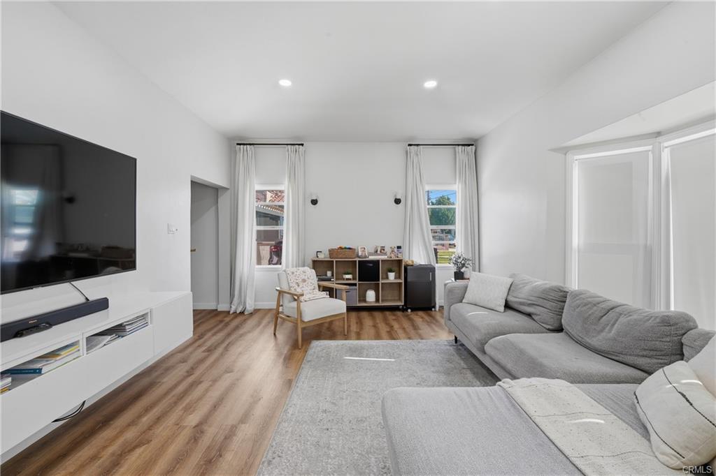 Huntington Park, California, 90255, United States, 3 Bedrooms Bedrooms, ,2 BathroomsBathrooms,Residential,For Sale,2006078