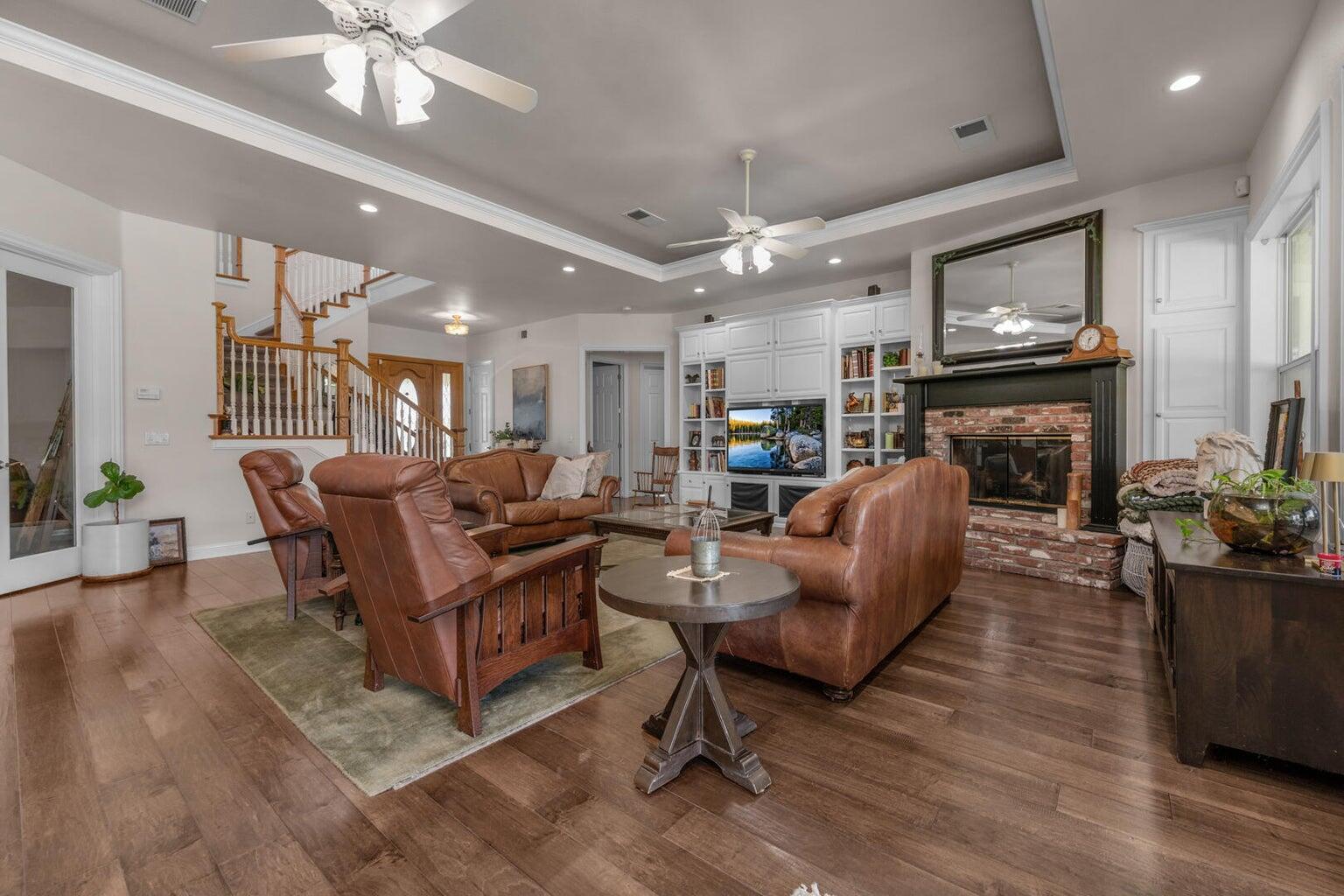 Exeter, California, 93221, United States, 4 Bedrooms Bedrooms, ,5 BathroomsBathrooms,Residential,For Sale,1981903