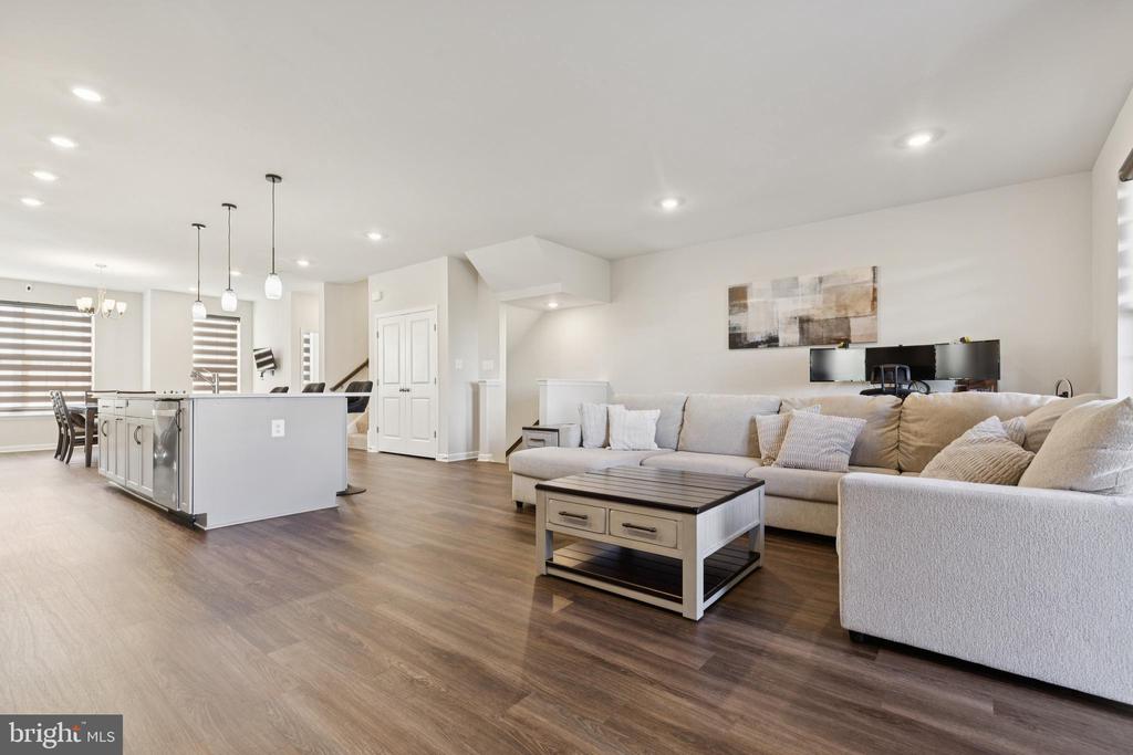 Leesburg, Virginia, 20176, United States, 4 Bedrooms Bedrooms, ,4 BathroomsBathrooms,Residential,For Sale,1983431