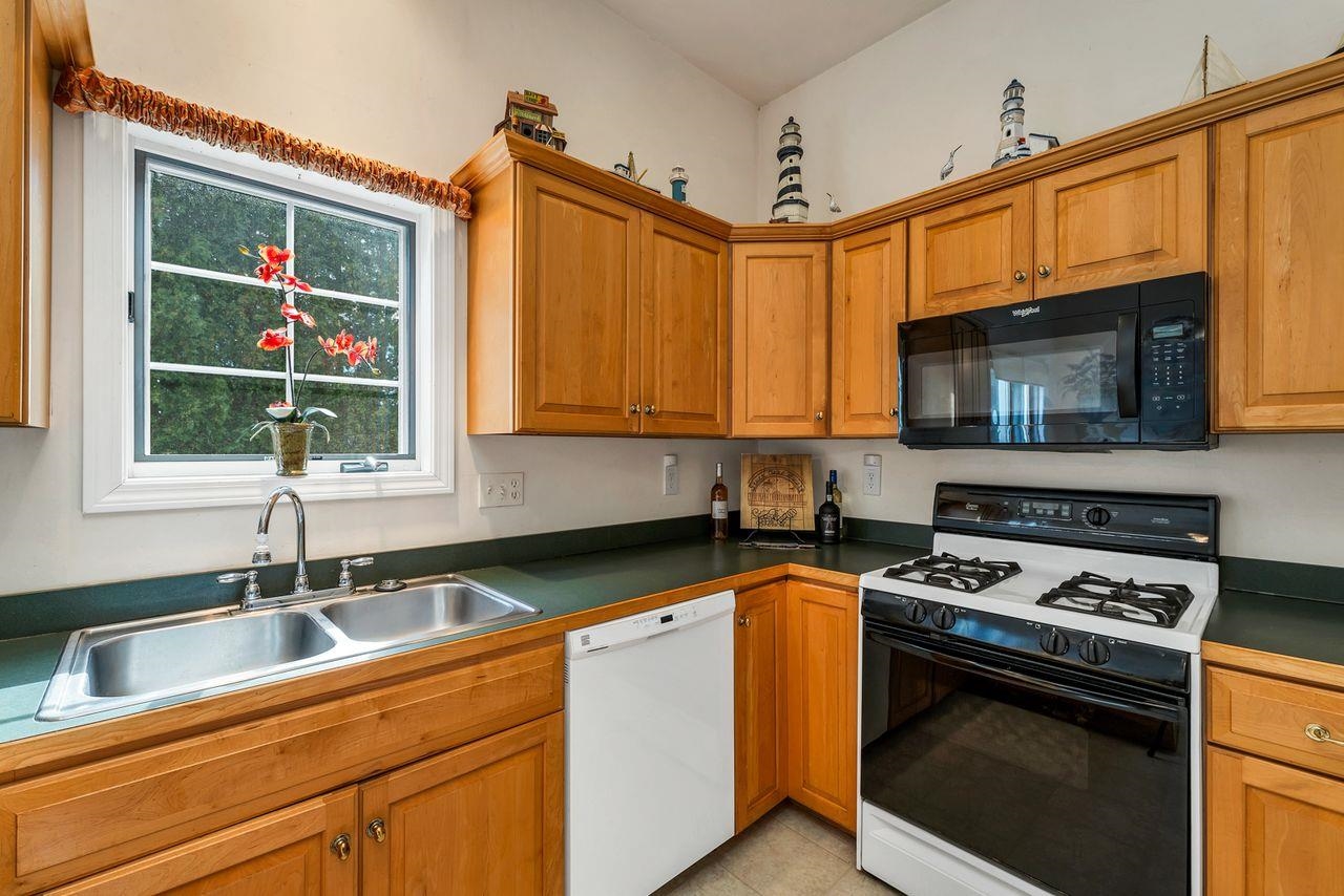 Seabrook, New Hampshire, 03874, United States, 3 Bedrooms Bedrooms, ,2 BathroomsBathrooms,Residential,For Sale,1986462