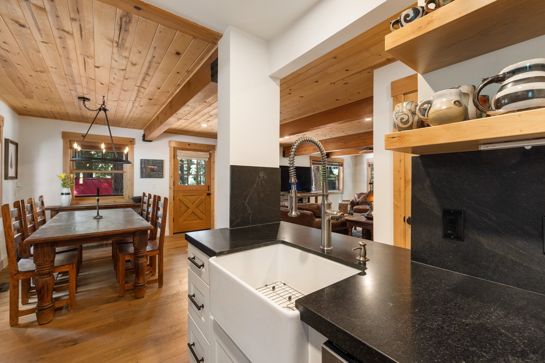  Rare Donner Tract home with private beach and pier access. - 物件實景