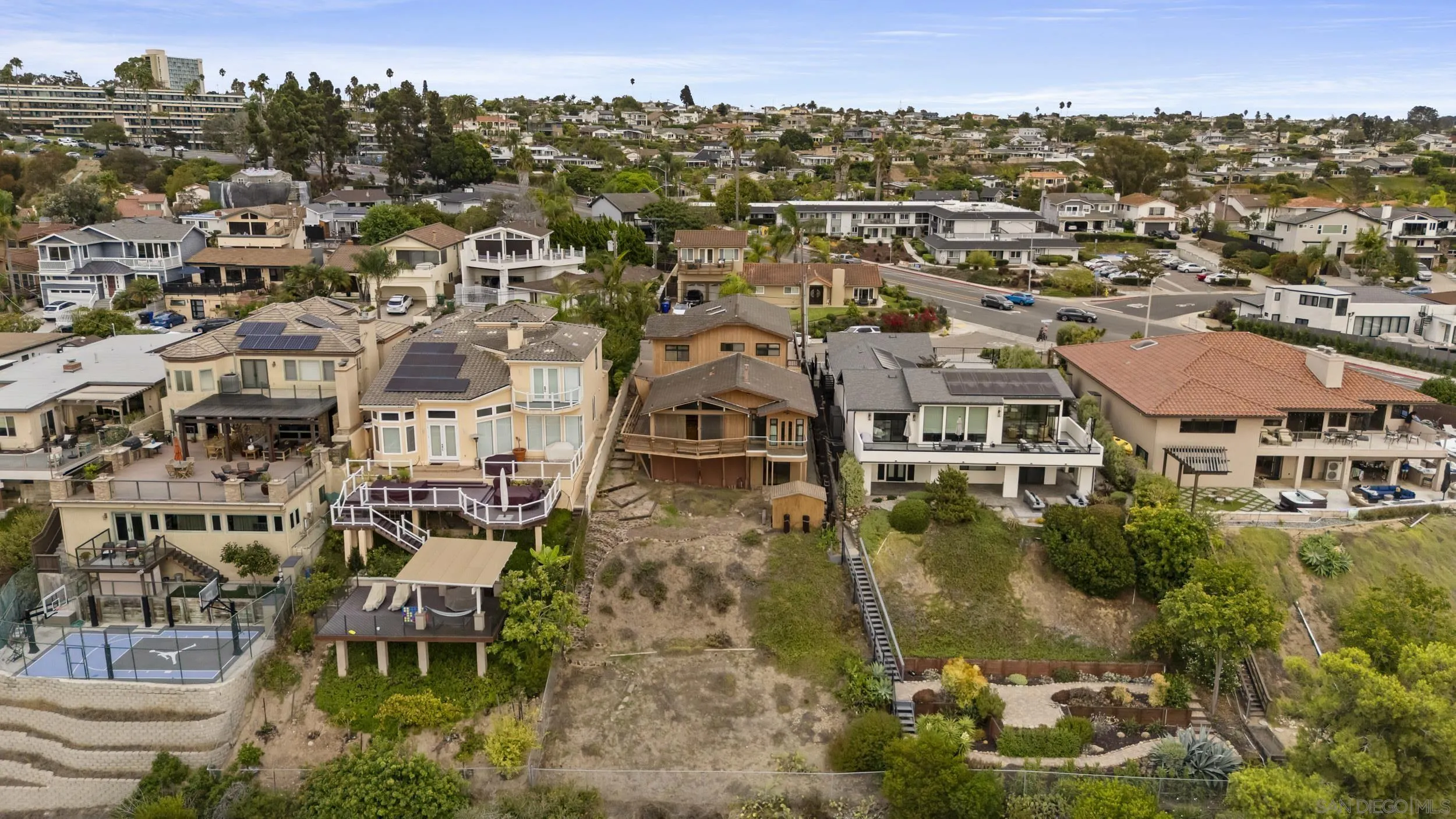 San Diego, California, 92117, United States, 3 Bedrooms Bedrooms, ,3 BathroomsBathrooms,Residential,For Sale,1966862