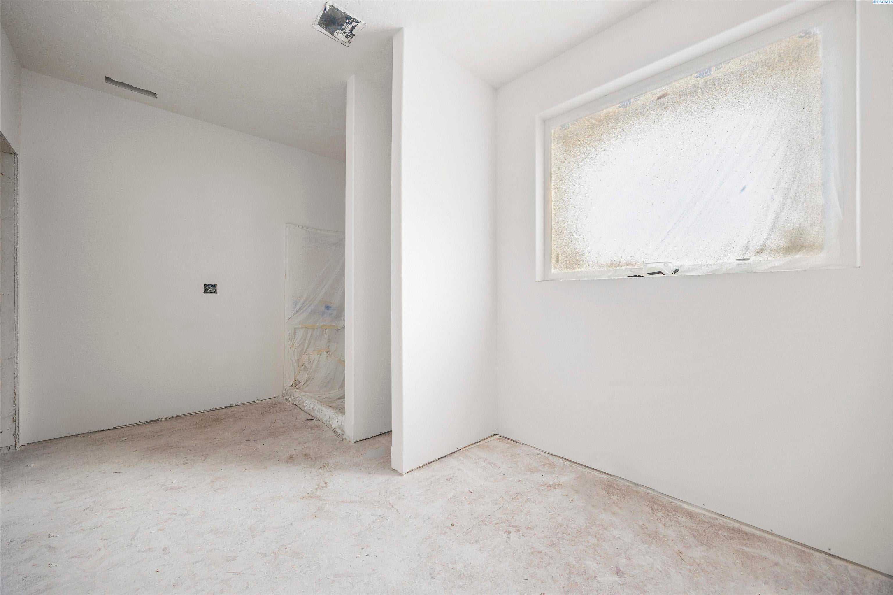 Kennewick, Washington, 99337, United States, 4 Bedrooms Bedrooms, ,1 BathroomBathrooms,Residential,For Sale,1980890